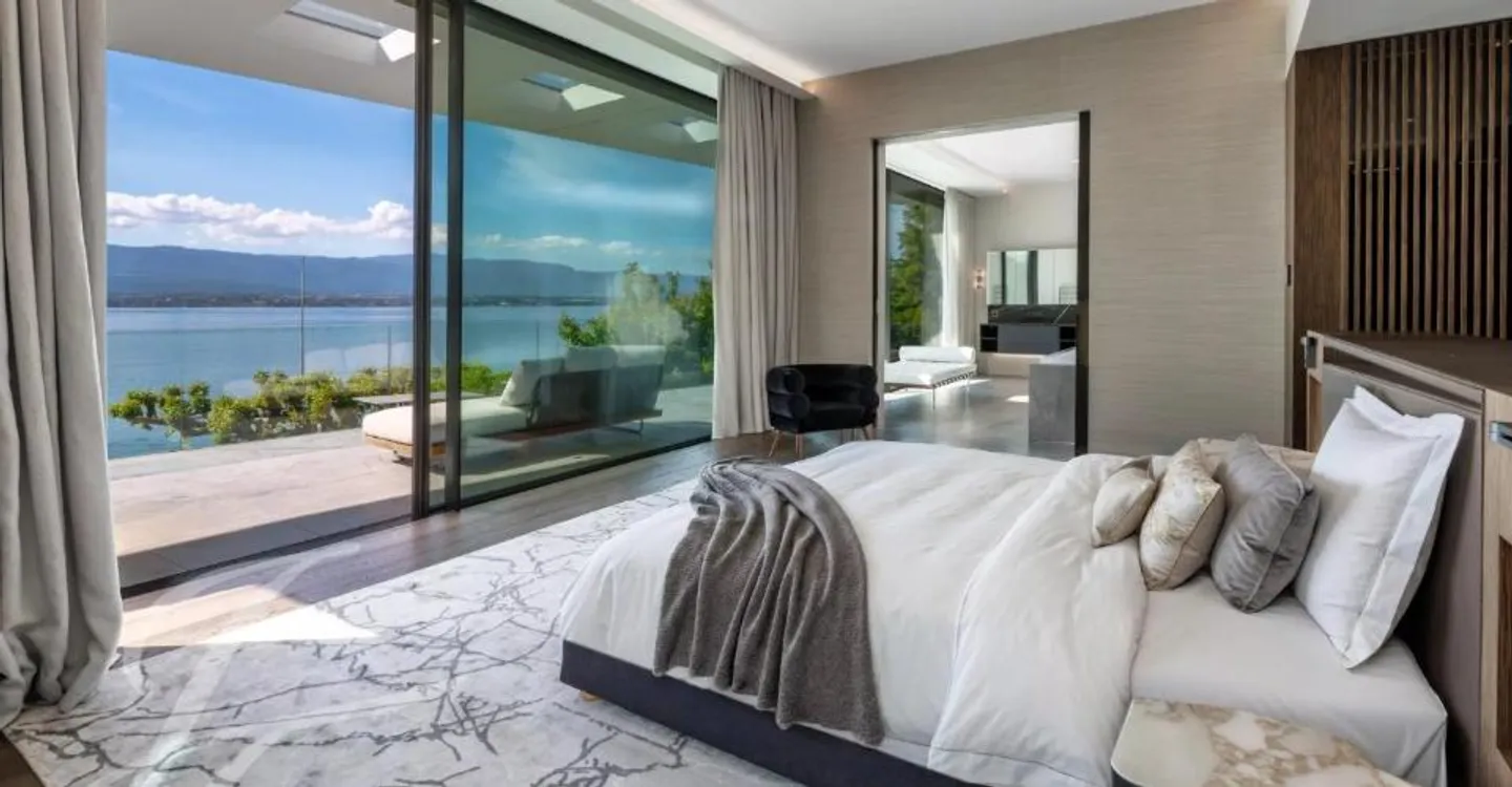 Luxury Villa with Lake Access - Photo 8 of 12
