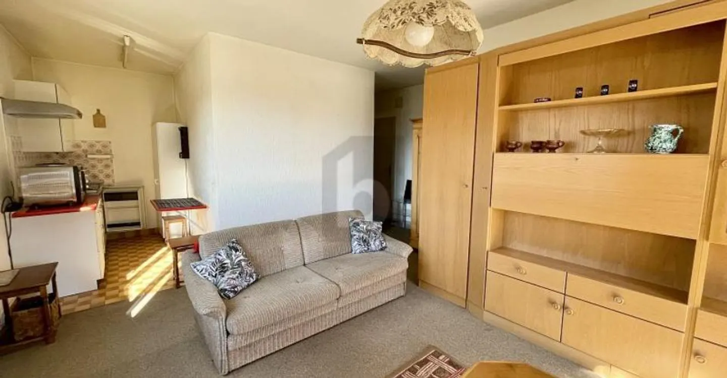 Comfortable and with Balcony - Photo 3 of 5