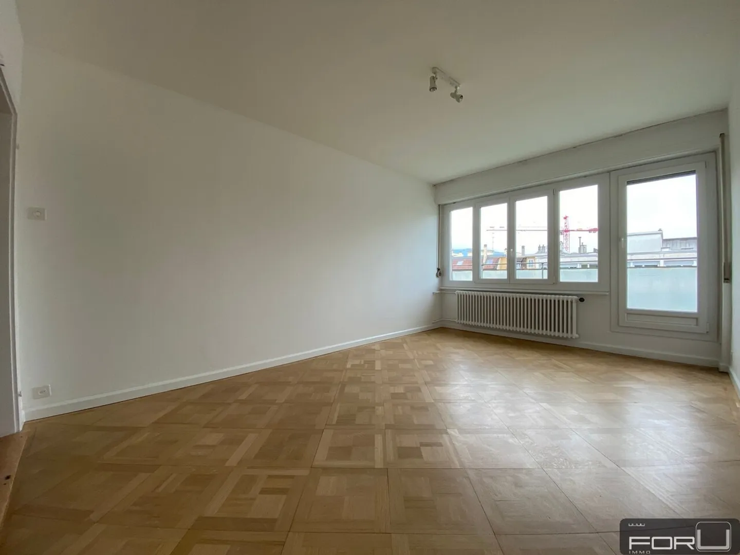 Grande attico di 2,5 stanze in stile antico con terrazza in centro città - Foto 4 di 10