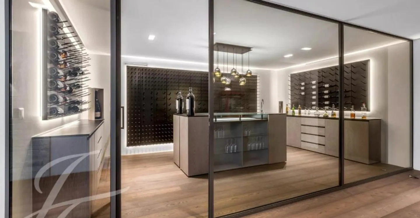 Luxury Villa with Lake Access - Photo 11 of 12
