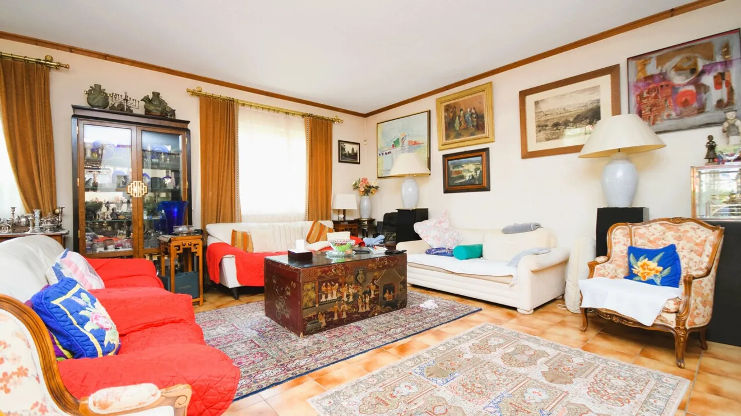 Villa indipendente con piscina da ristrutturare - Foto 3 di 6