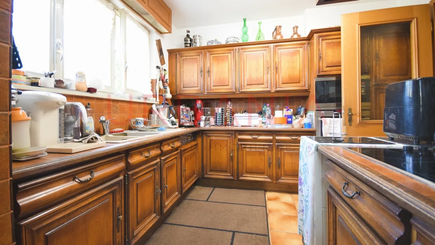 Villa indipendente con piscina da ristrutturare - Foto 4 di 6