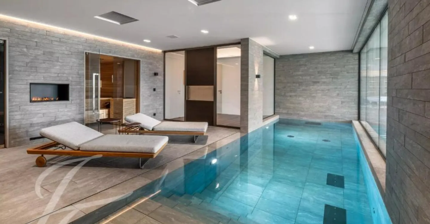 Luxury Villa with Lake Access - Photo 12 of 12