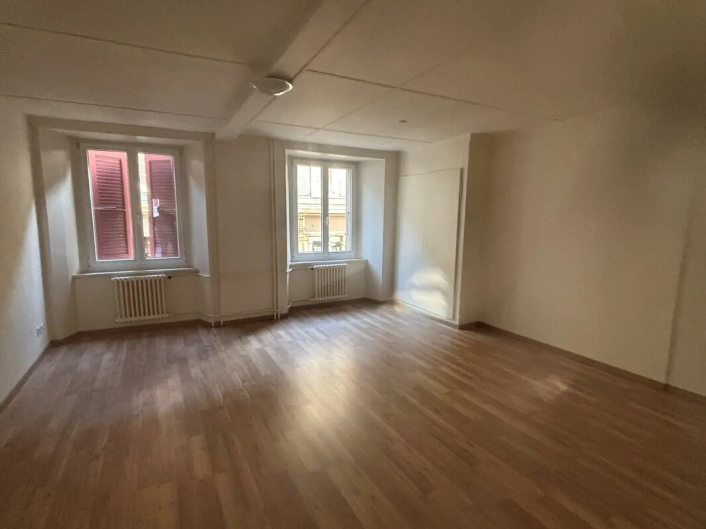 Schöne renovierte 2,5-Zimmer-Wohnung im 1. Stock am Marktplatz - Foto 2 von 6