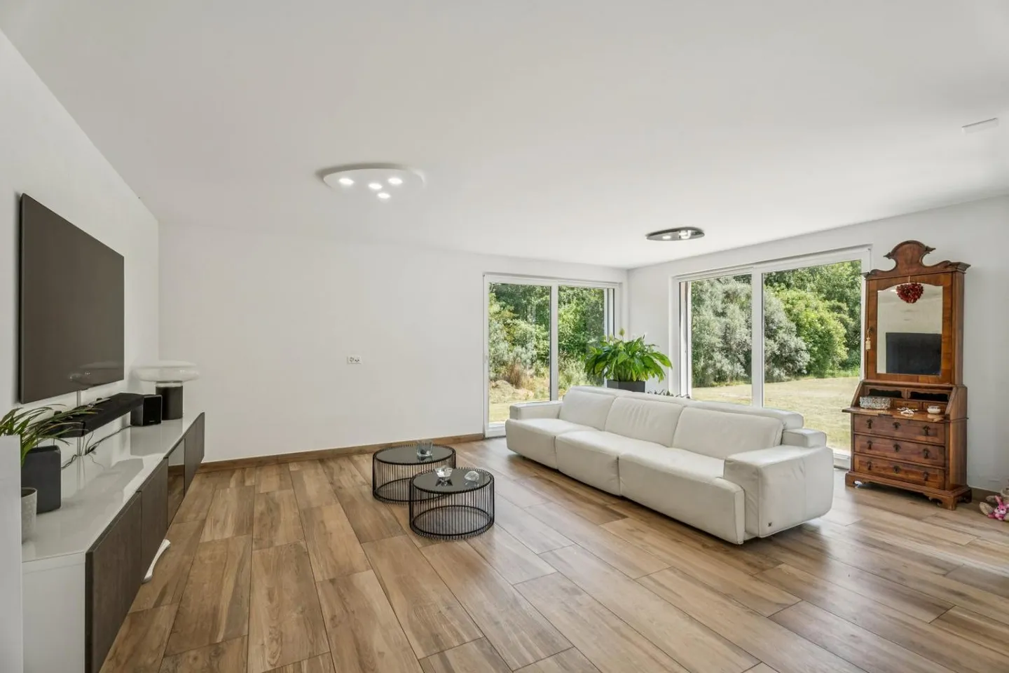 Modernes Familienhaus mit Garten - Foto 1 von 11