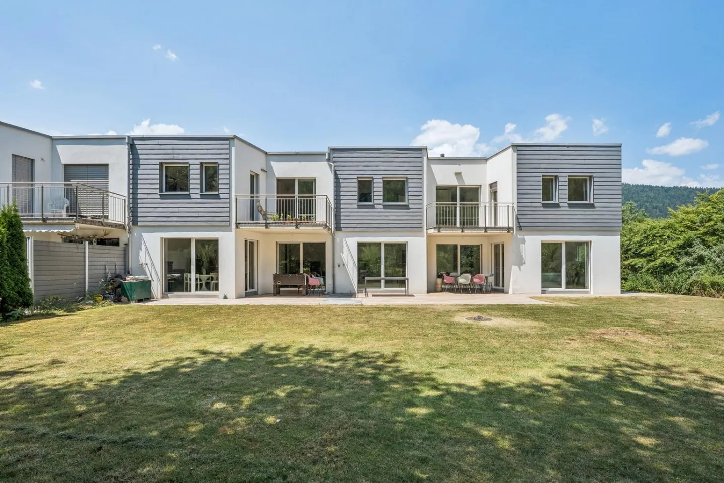 Modernes Familienhaus mit Garten - Foto 3 von 11