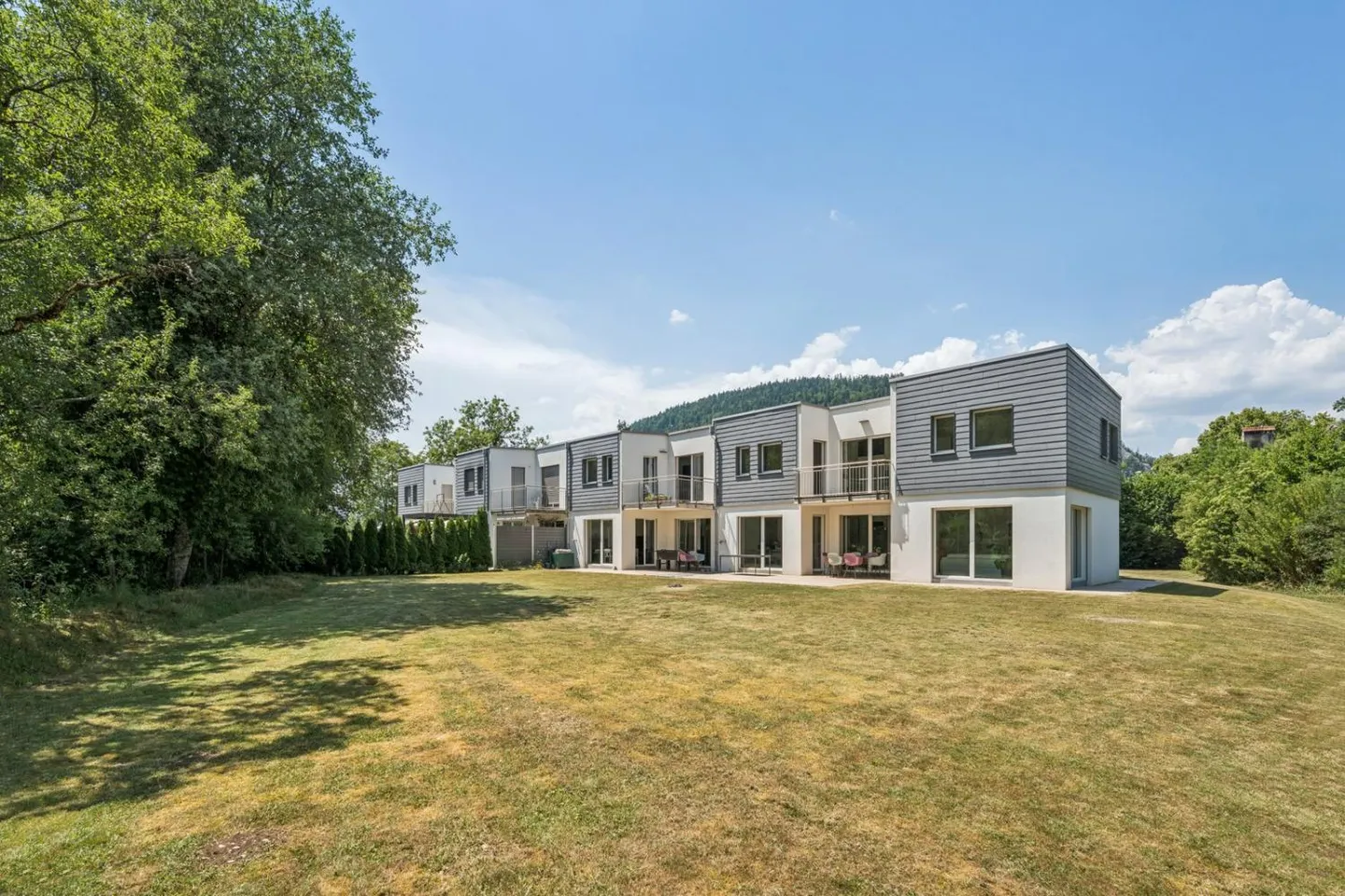 Modernes Familienhaus mit Garten - Foto 4 von 11