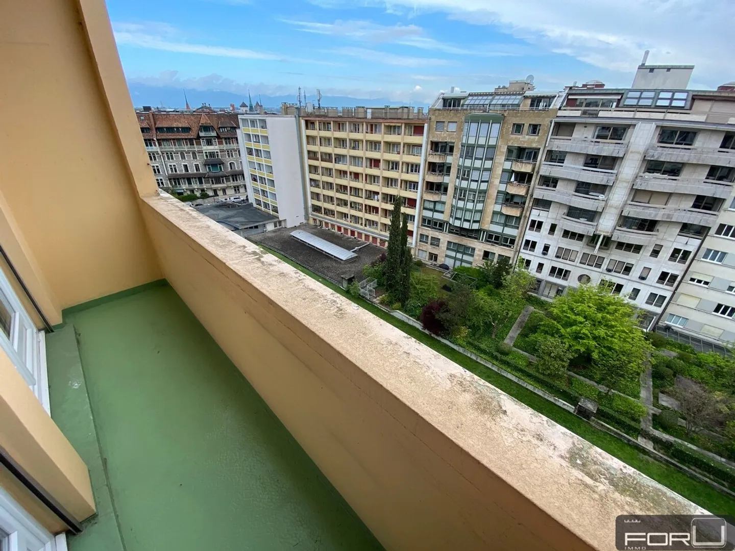 Grande attico di 2,5 stanze in stile antico con terrazza in centro città - Foto 7 di 10