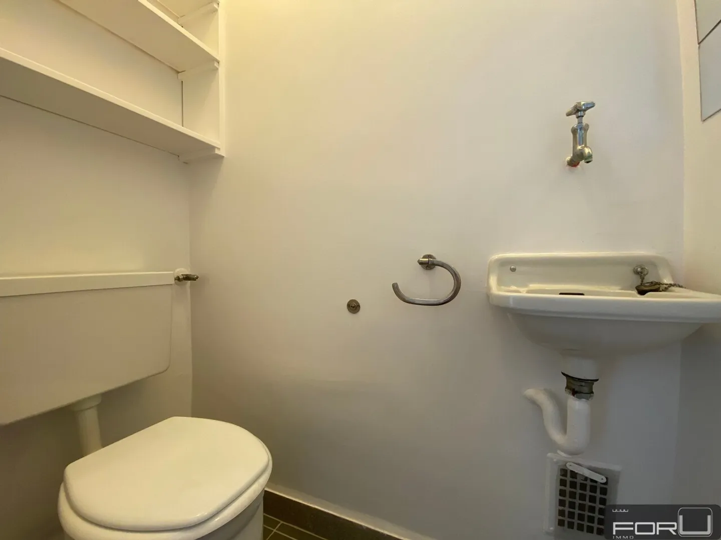 Grande attico di 2,5 stanze in stile antico con terrazza in centro città - Foto 10 di 10