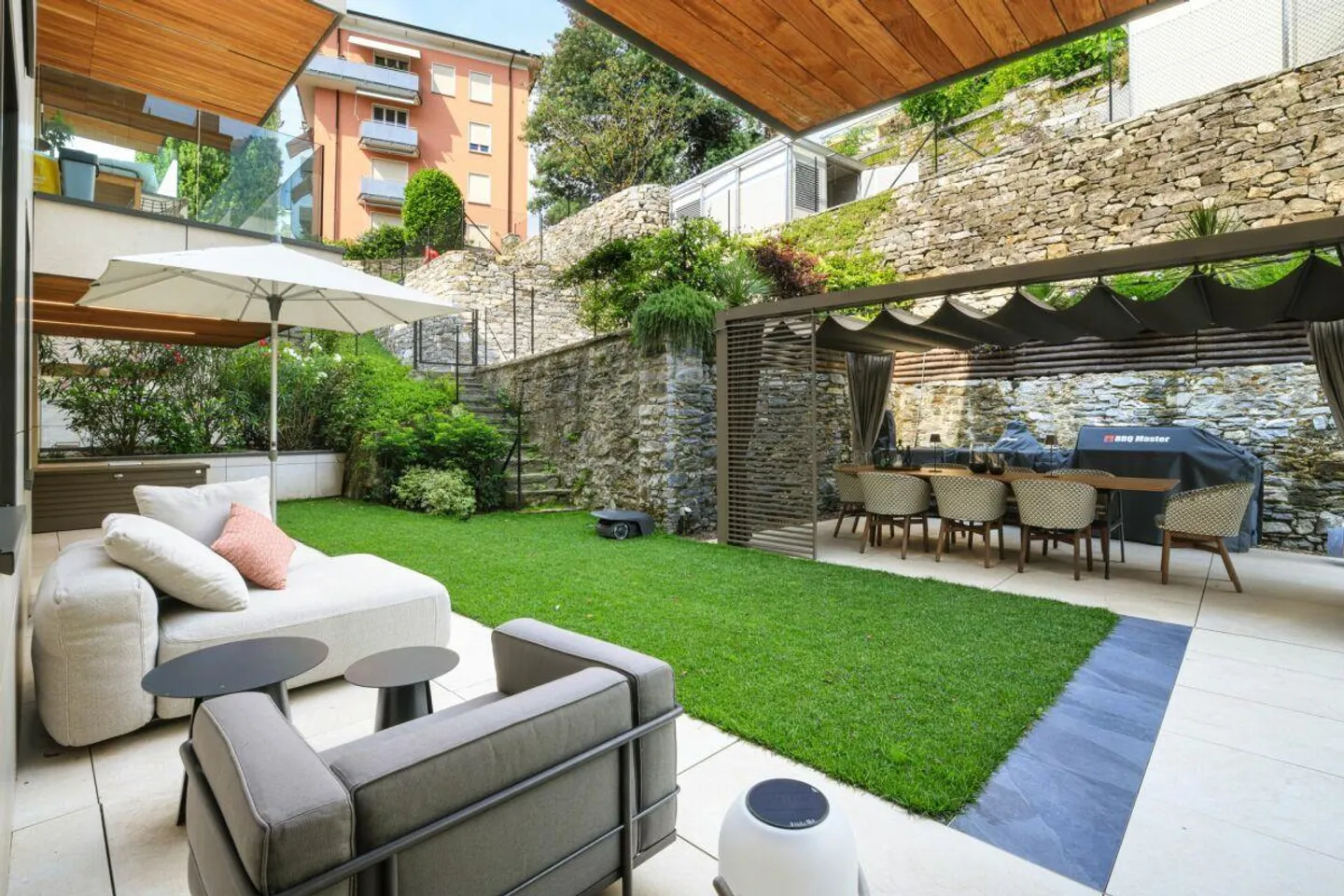 MURALTO - Appartamento moderno con giardino nel centro città - Foto 3 di 30
