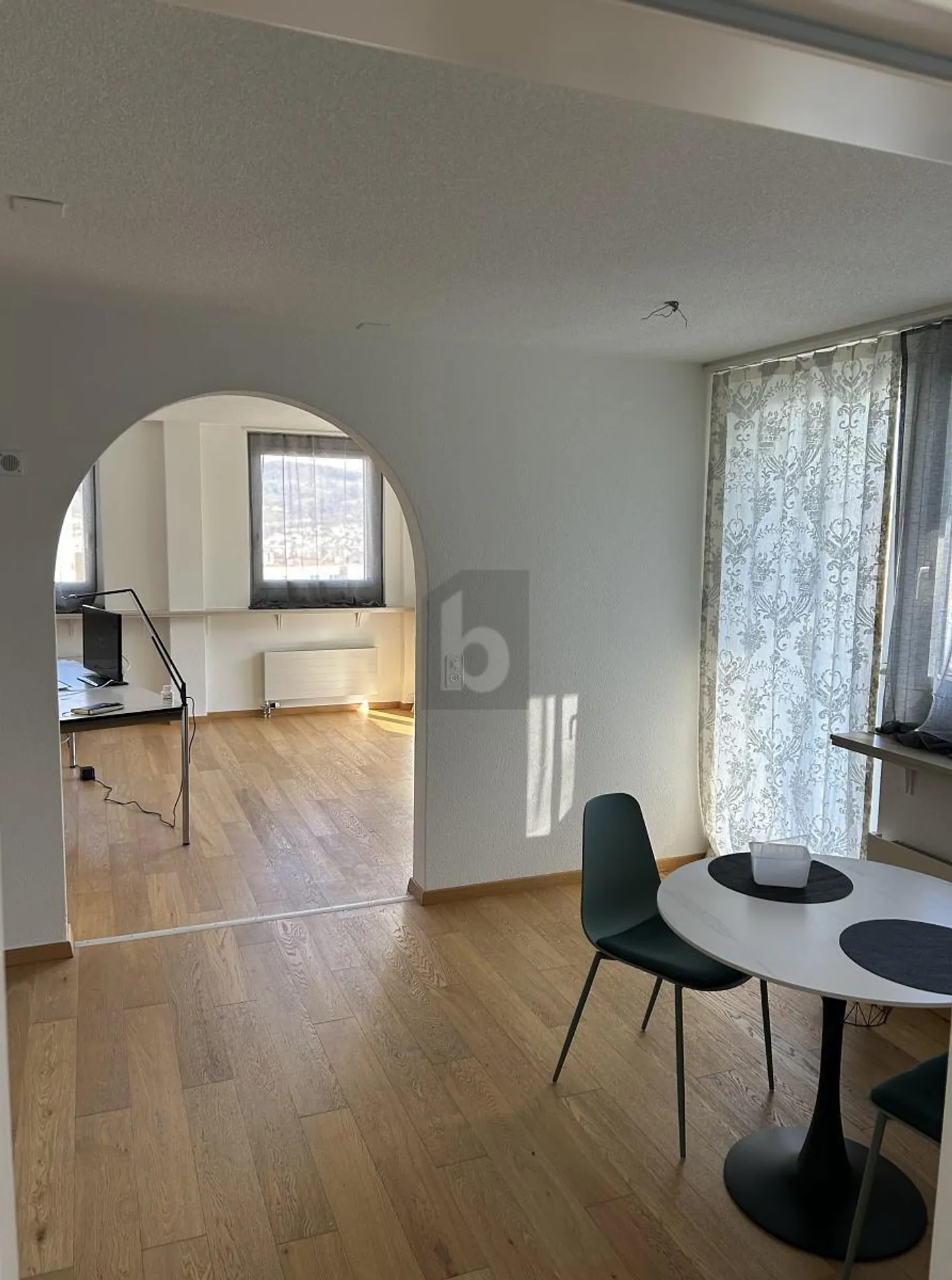 ARBEITSPLATZ MIT AUSSICHT AUF DEN ZÜRICHSEE - Foto 3 von 6