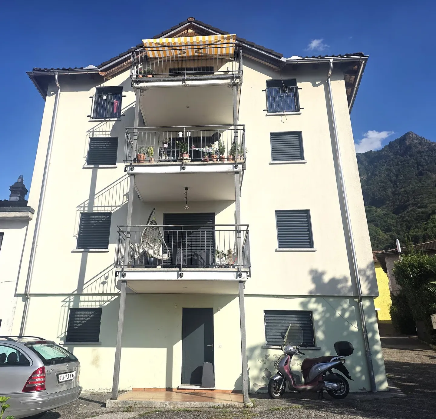 Palazzina con 4 appartamenti + casetta da riattare - Photo 1 sur 15