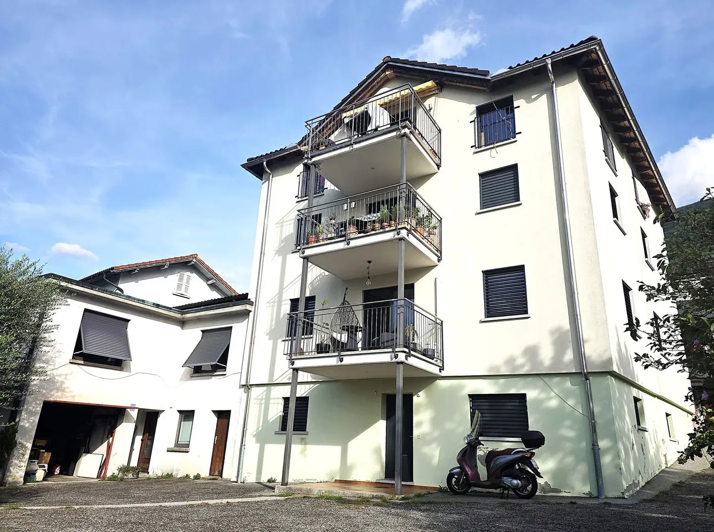 Palazzina con 4 appartamenti + casetta da riattare - Photo 2 sur 15