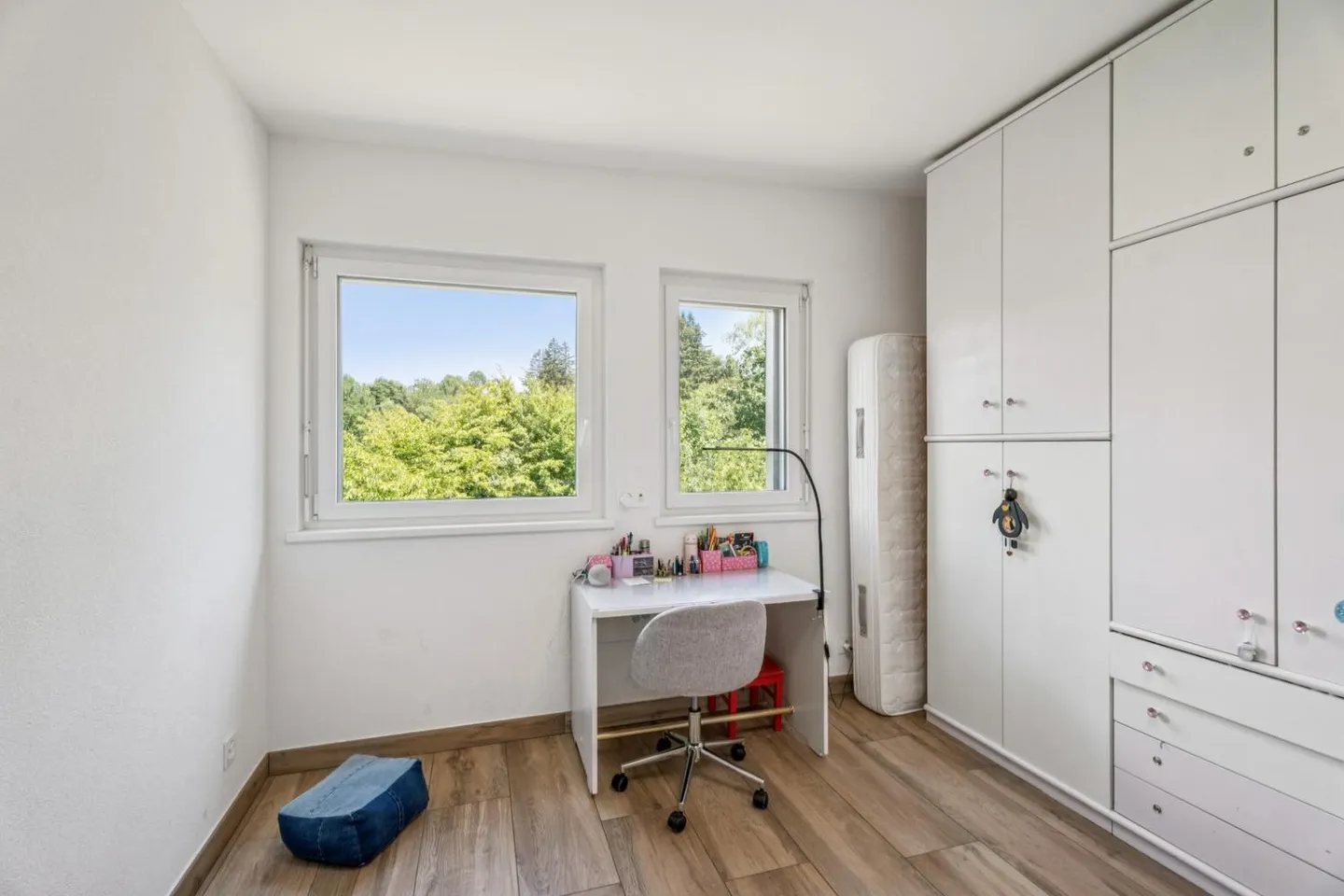 Modernes Familienhaus mit Garten - Foto 8 von 11