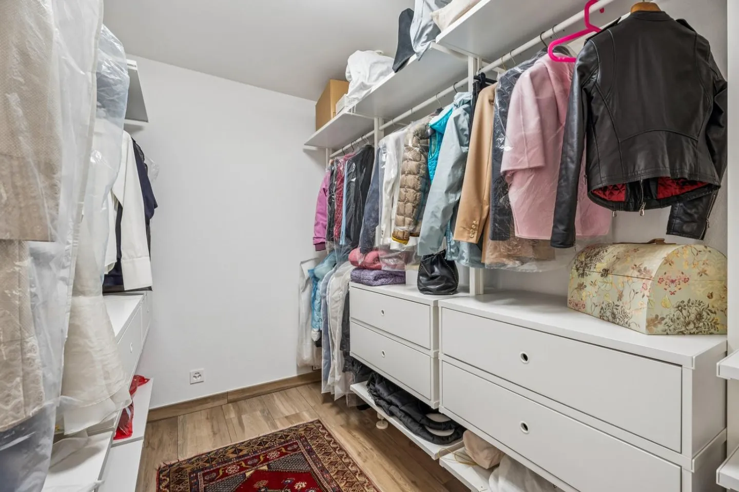 Modernes Familienhaus mit Garten - Foto 9 von 11