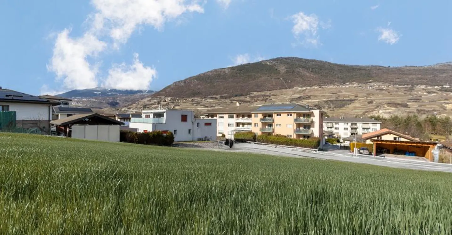 FOR SALE APARTMENT WITH PRIVATE LAWN 3.5 ROOMS IN GRONE - Photo 3 of 4