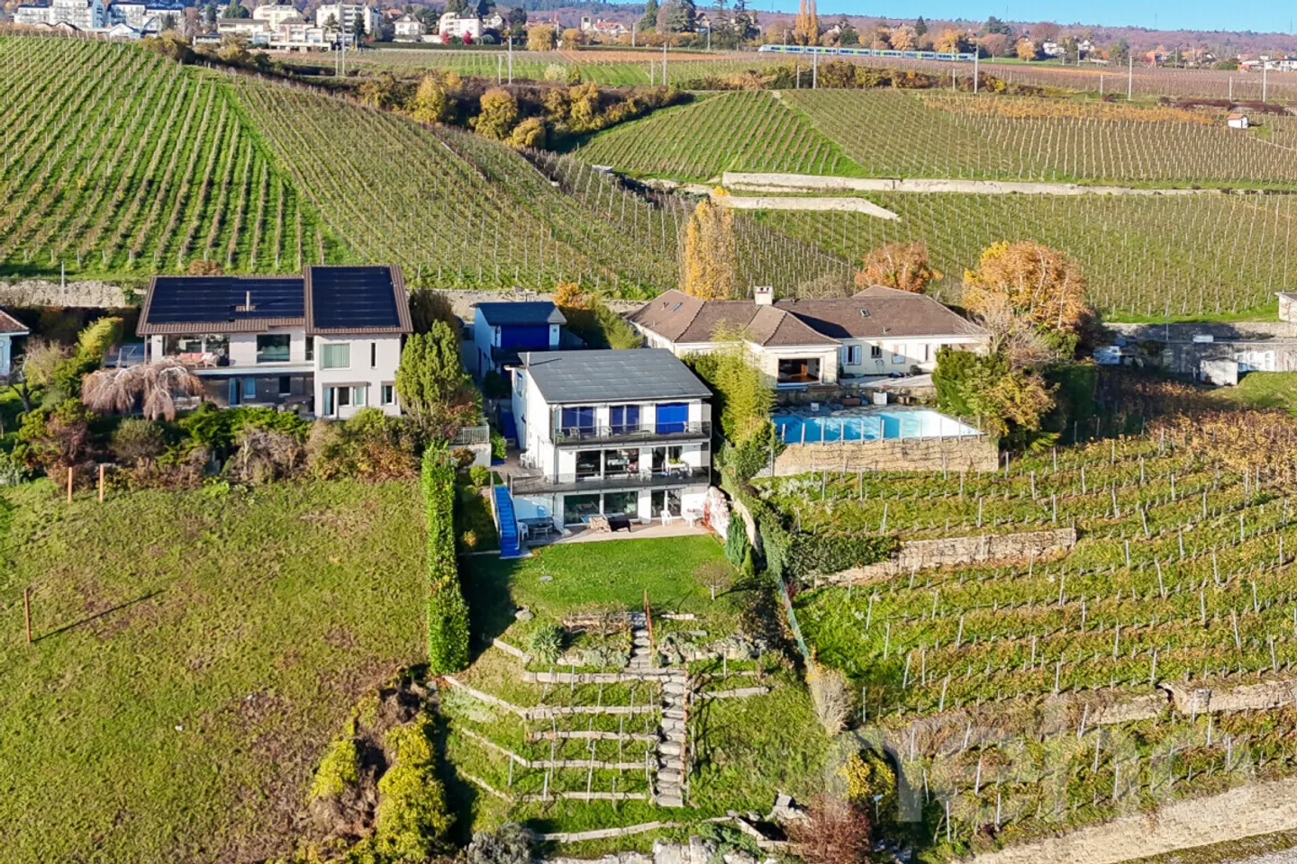 Außergewöhnliche Lage: Ihr zukünftiges Zuhause mit Blick auf den See! - Foto 1 von 12