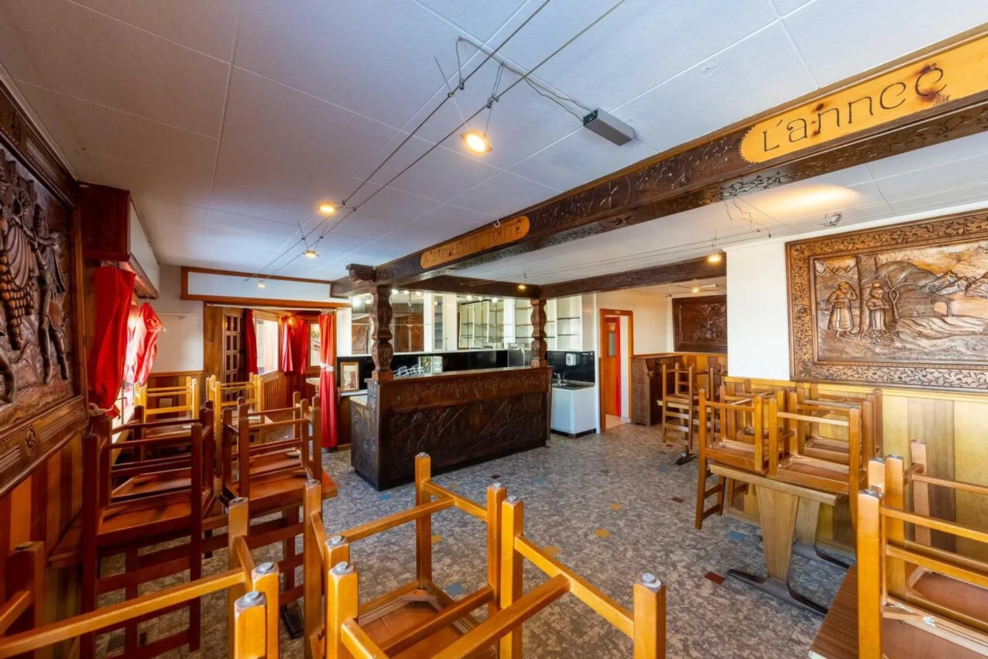 Village house with potential including a café-restaurant, a duplex apartment, hall and barns - Photo 5 of 17