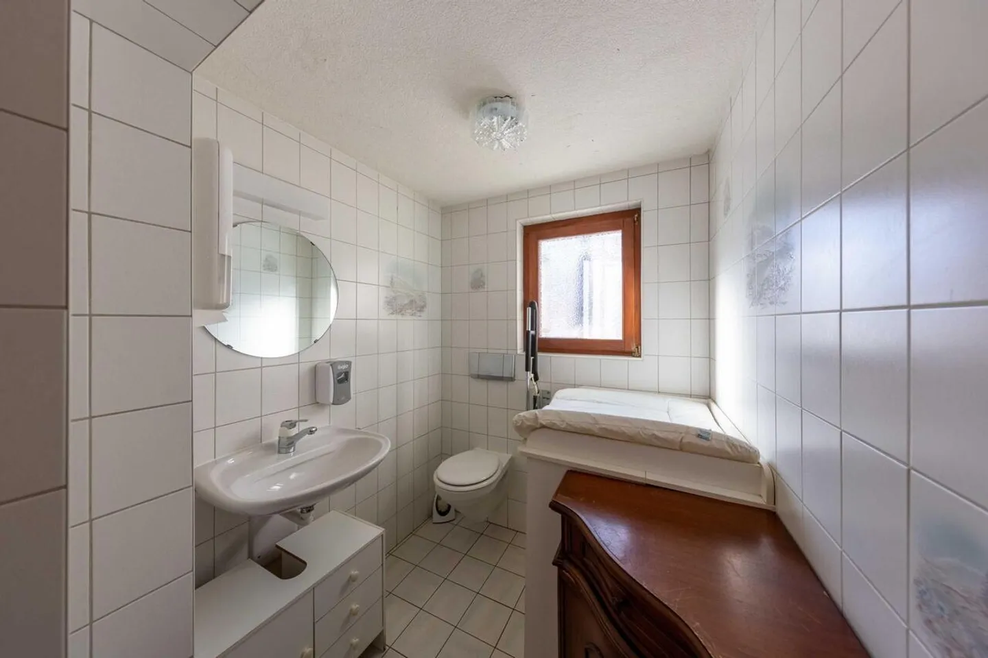 Village house with potential including a café-restaurant, a duplex apartment, hall and barns - Photo 8 of 17