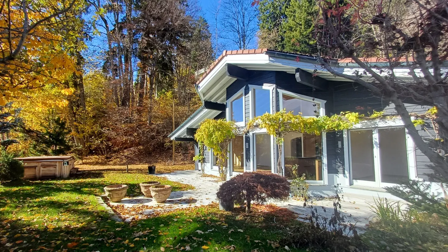 Chalet entièrement rénové avec beau jardin - Photo 4 sur 27