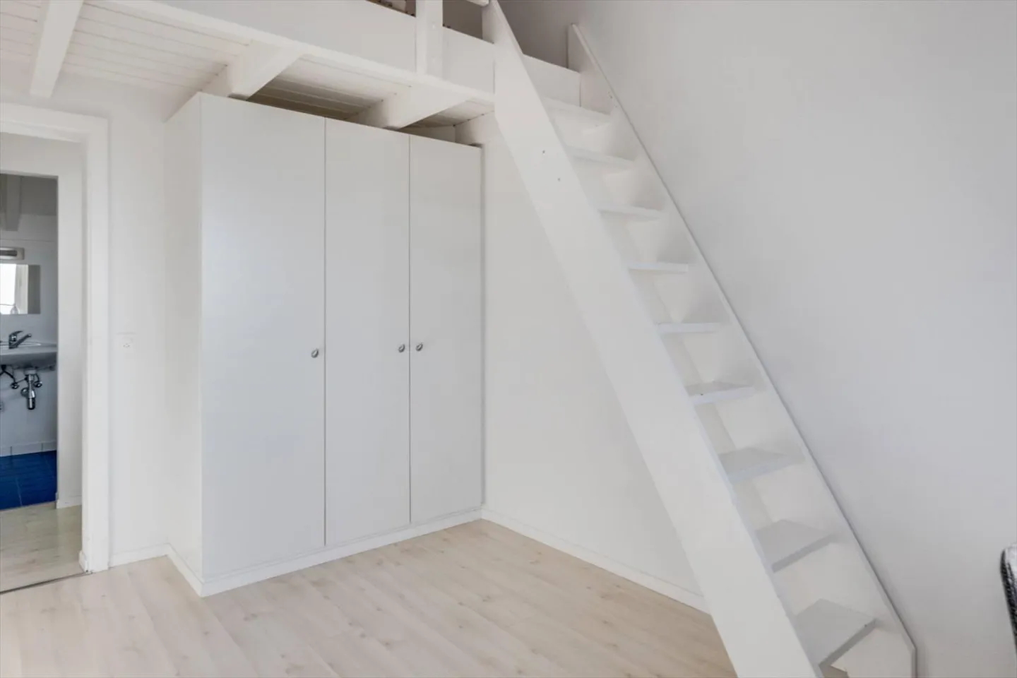 Beautiful family property in a quiet location - Photo 8 of 13