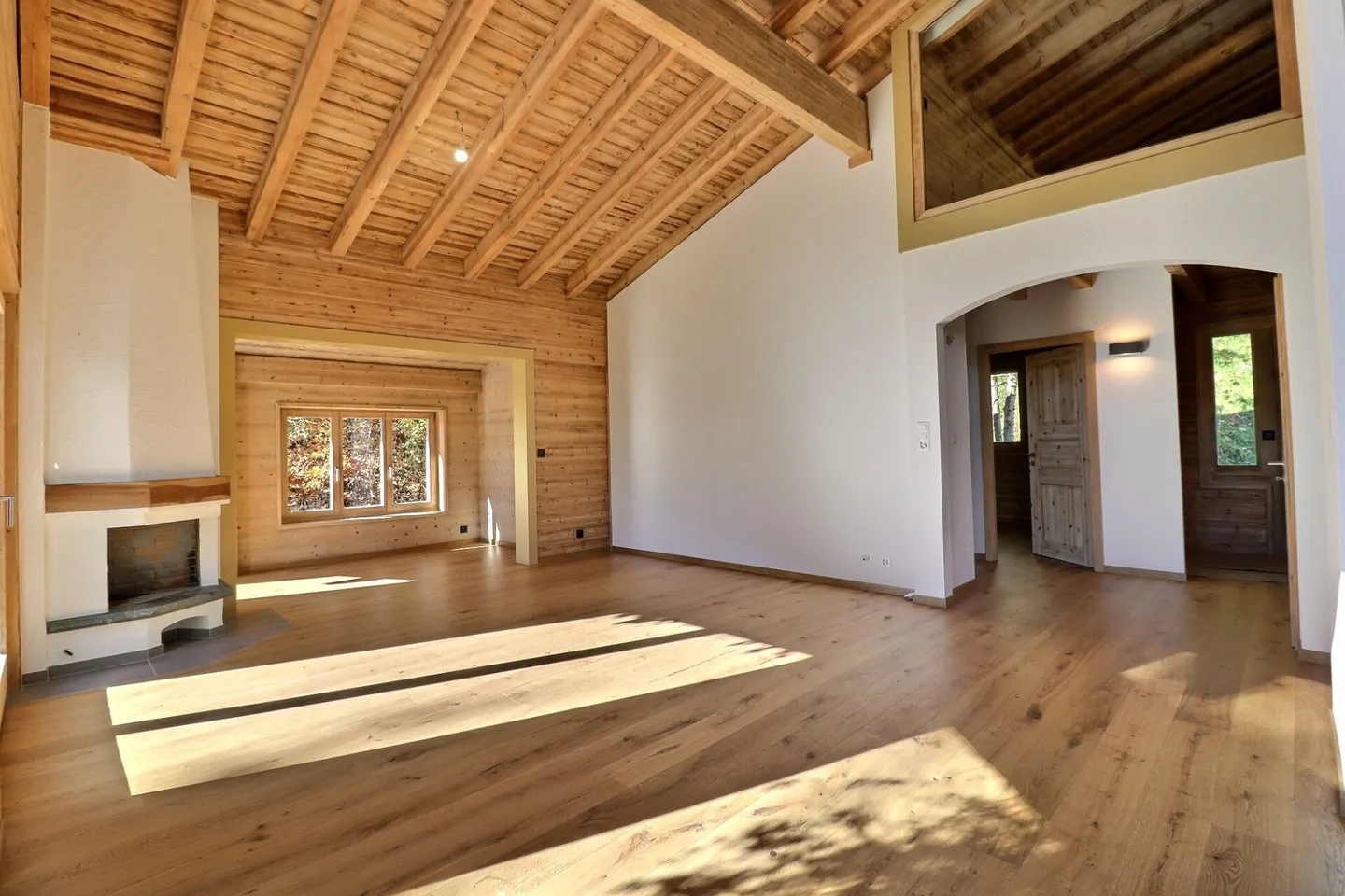 Chalet entièrement rénové avec beau jardin - Photo 8 sur 27