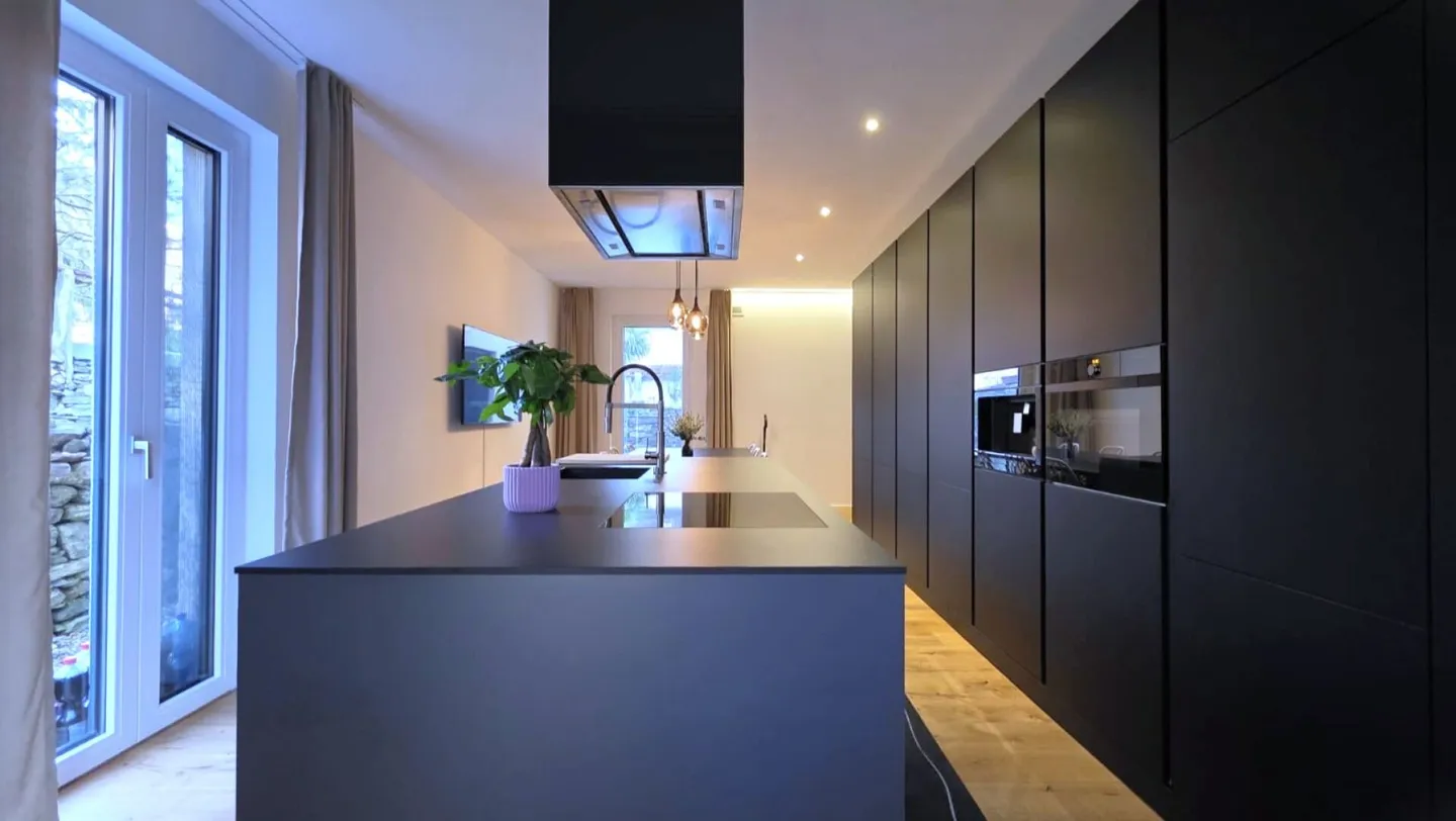 Modern single-family villa with spacious garden in a quiet location in Golino - Photo 3 of 14