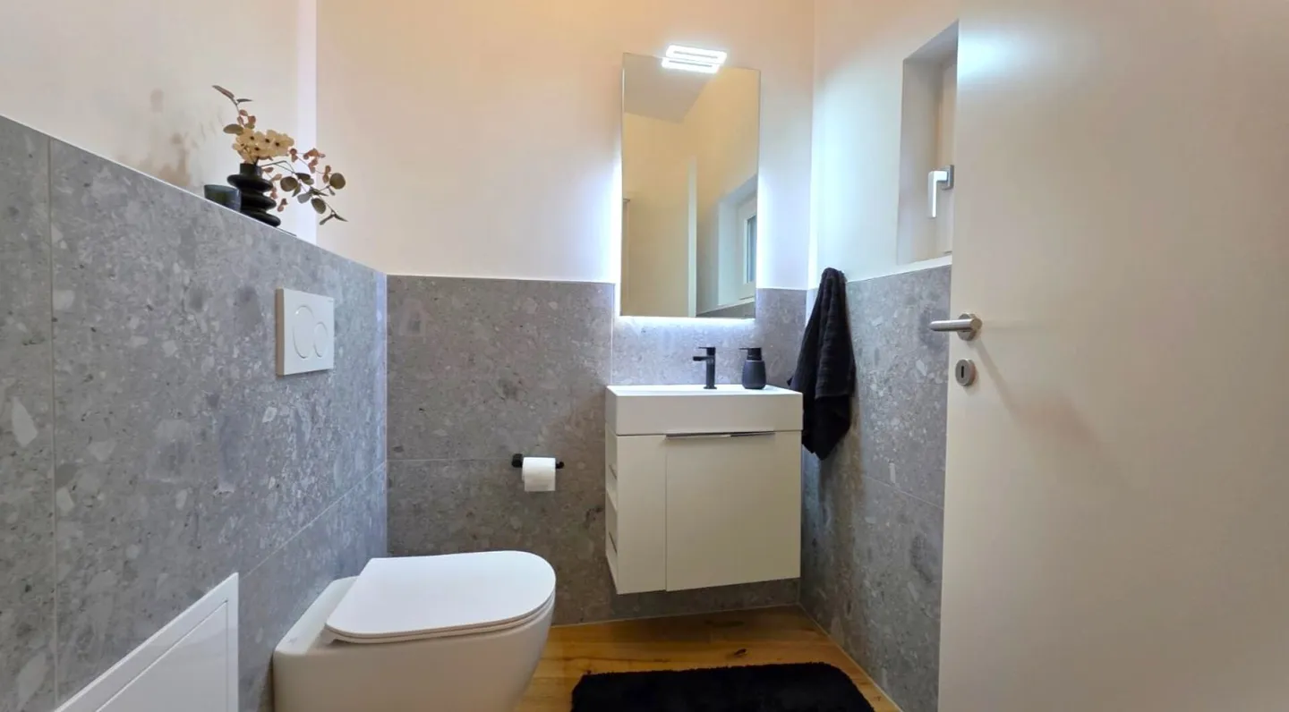 Modern single-family villa with spacious garden in a quiet location in Golino - Photo 6 of 14