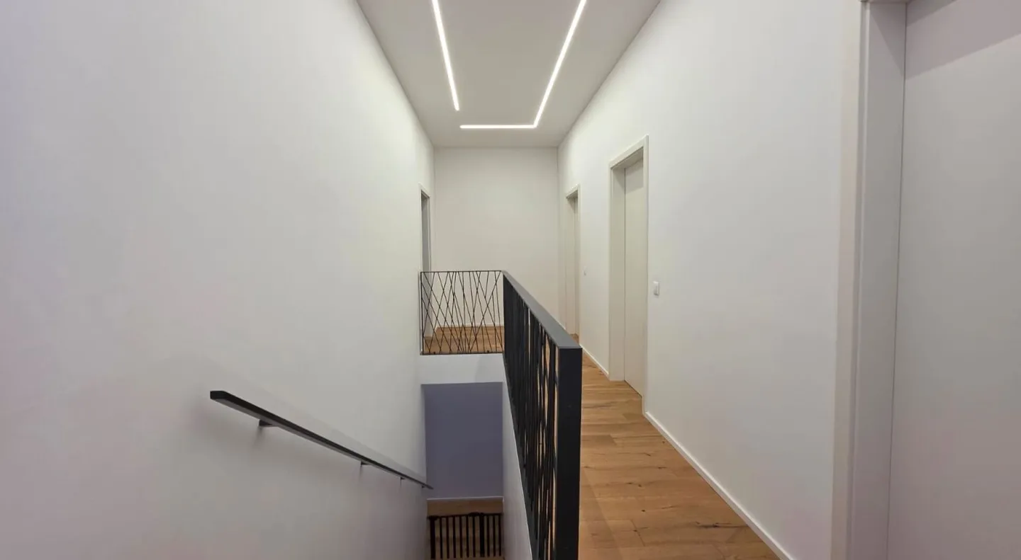 Modern single-family villa with spacious garden in a quiet location in Golino - Photo 7 of 14