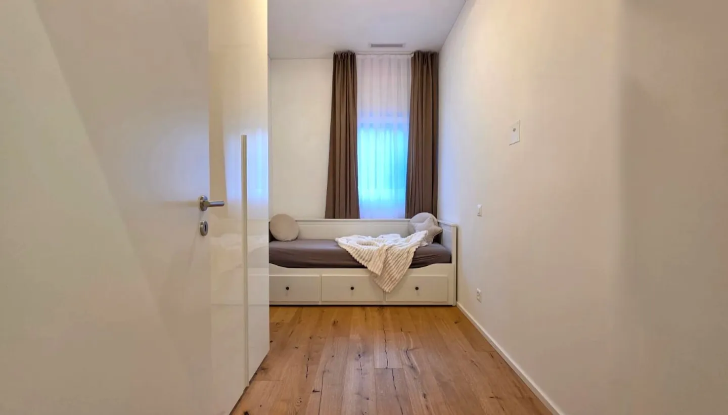 Modern single-family villa with spacious garden in a quiet location in Golino - Photo 12 of 14