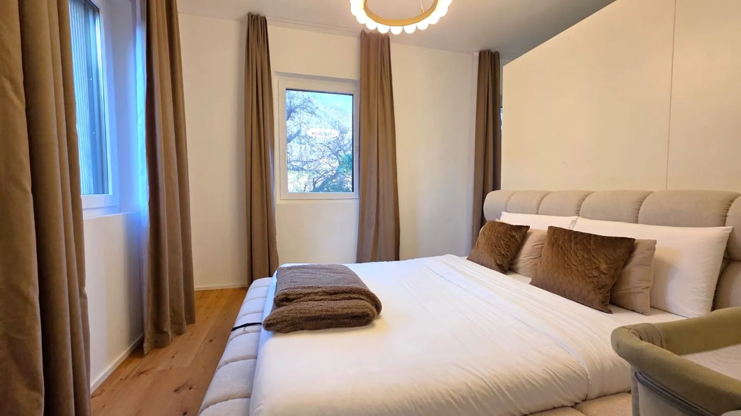 Modern single-family villa with spacious garden in a quiet location in Golino - Photo 8 of 14