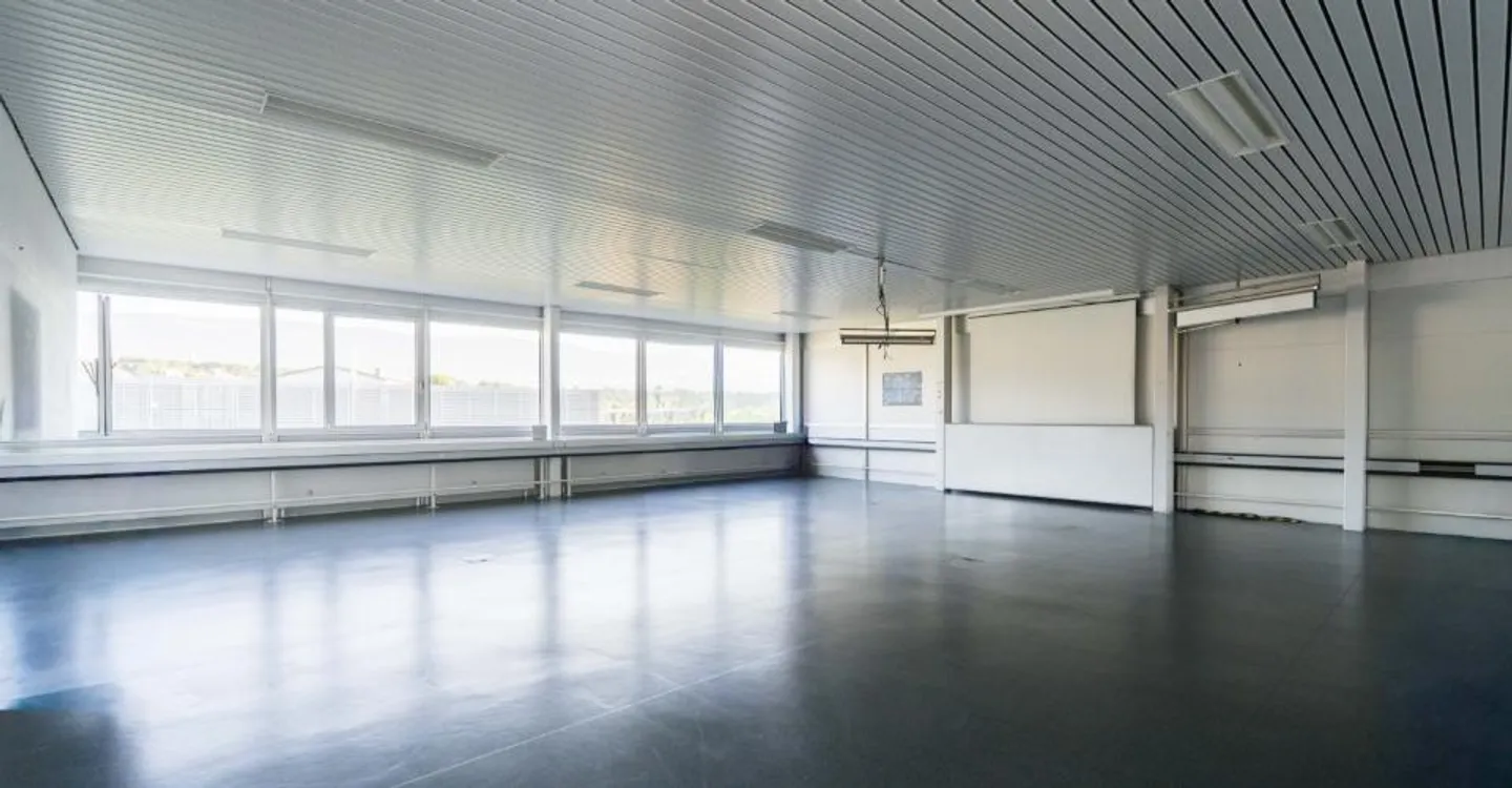 Industrial and administrative building with 960 m2 for rent - Photo 15 of 17