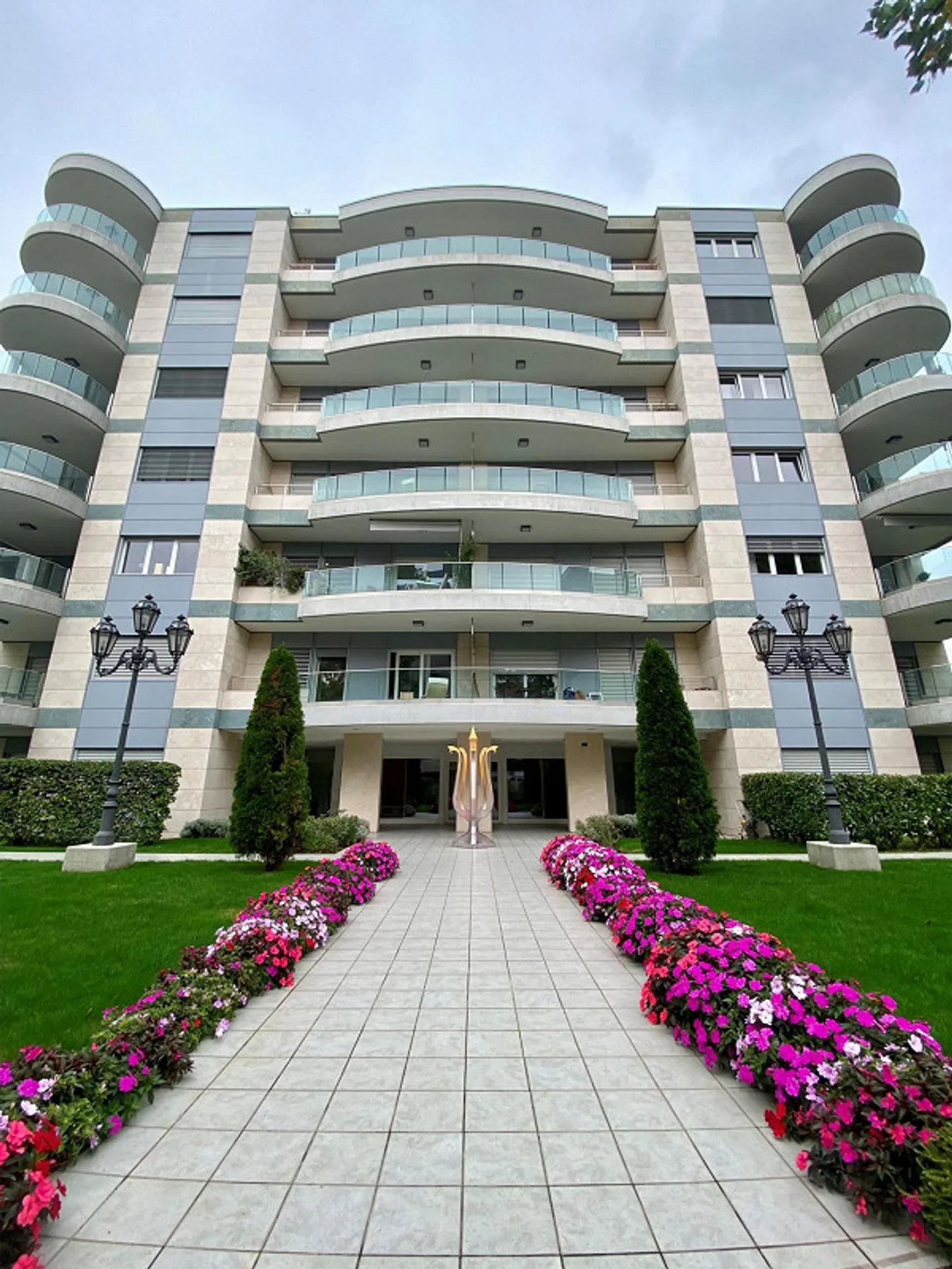 ZENTRAL MÖBLIERTE ZWEI-ZIMMER-WOHNUNG - MAXIMAL 10 MONATE MIETE KEINE RESIDENZ - Foto 1 von 6