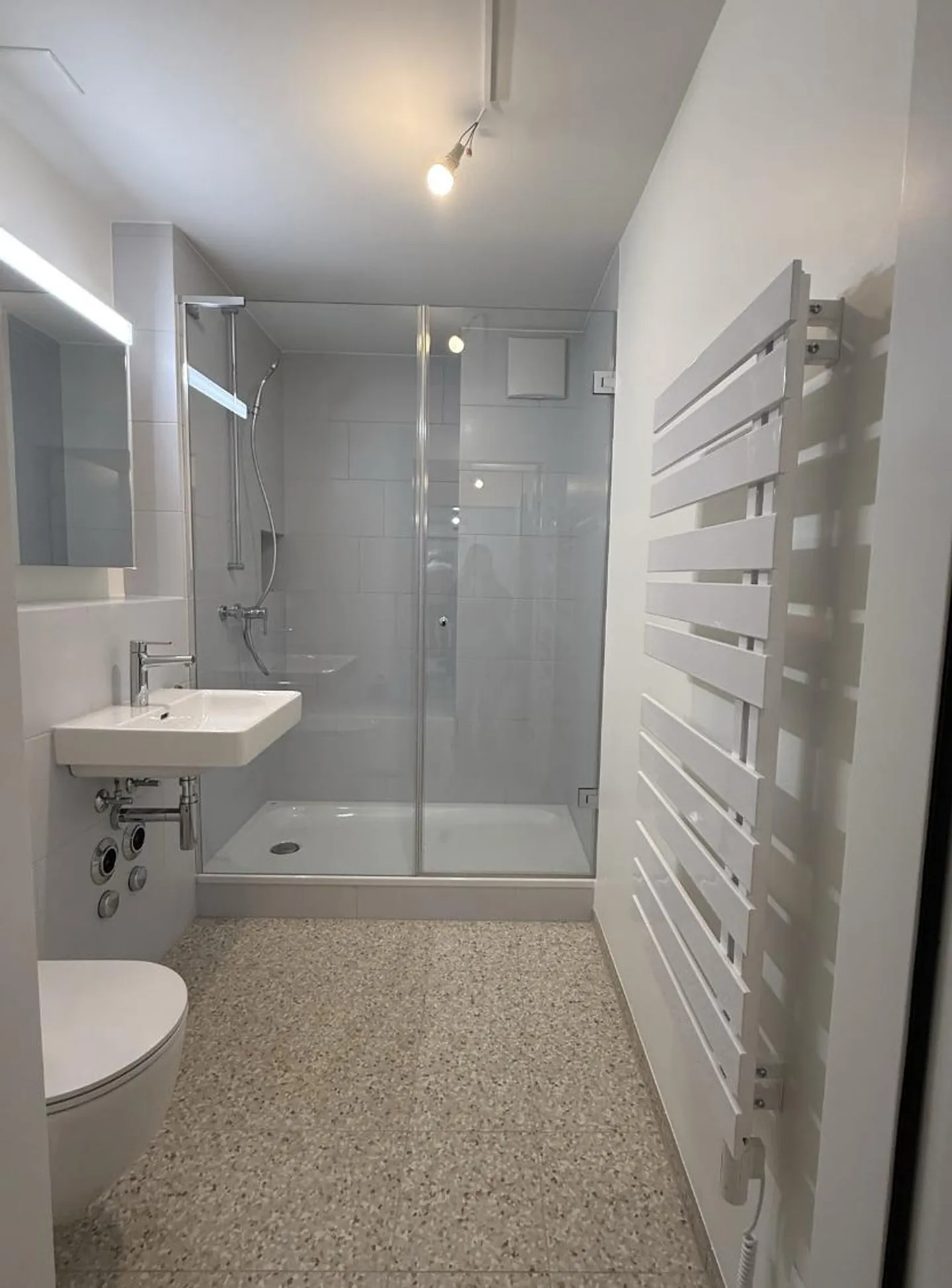 Appartement de 2,5 pièces récemment rénové - Photo 4 sur 7
