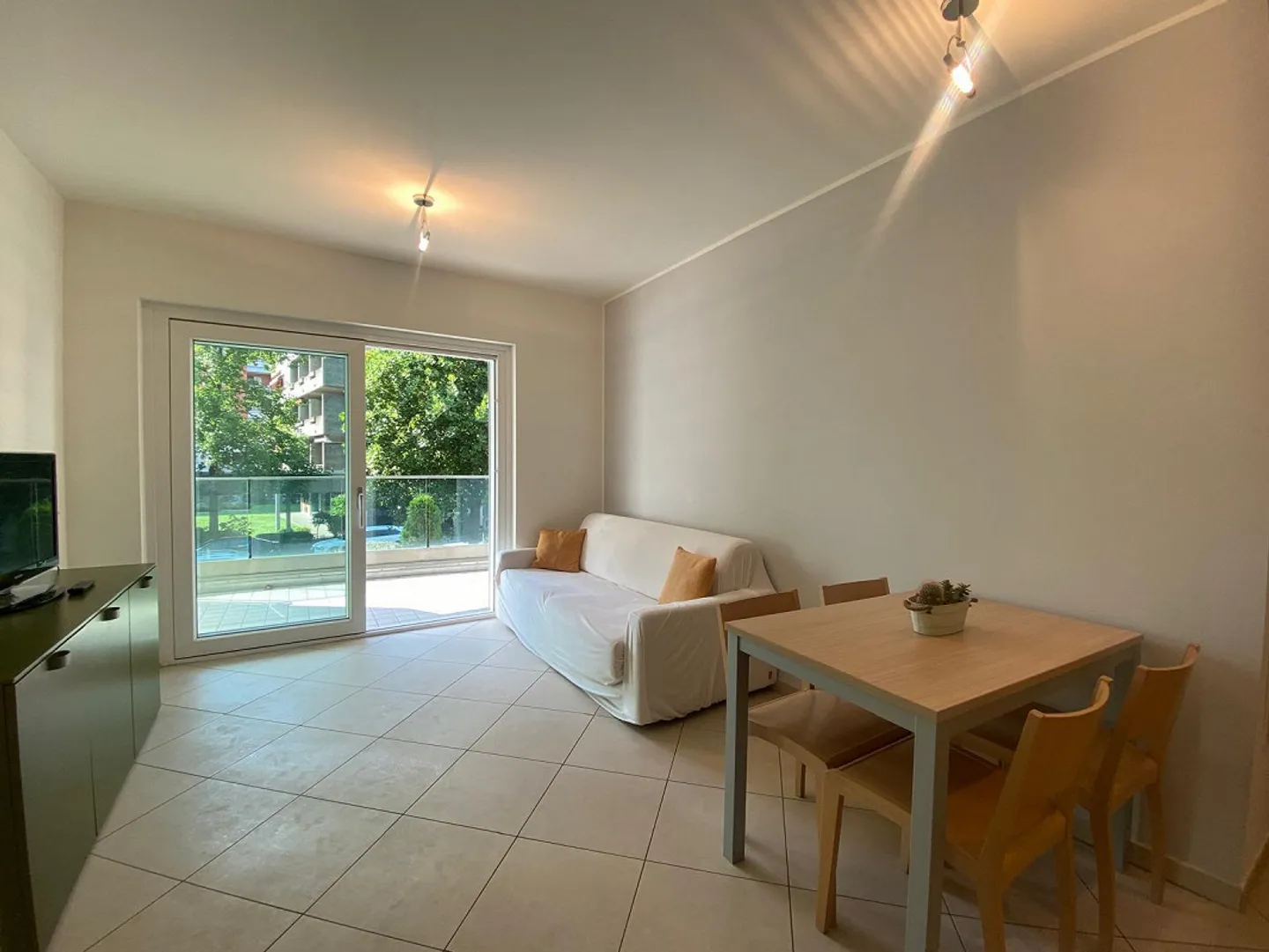 ZENTRAL MÖBLIERTE ZWEI-ZIMMER-WOHNUNG - MAXIMAL 10 MONATE MIETE KEINE RESIDENZ - Foto 2 von 6
