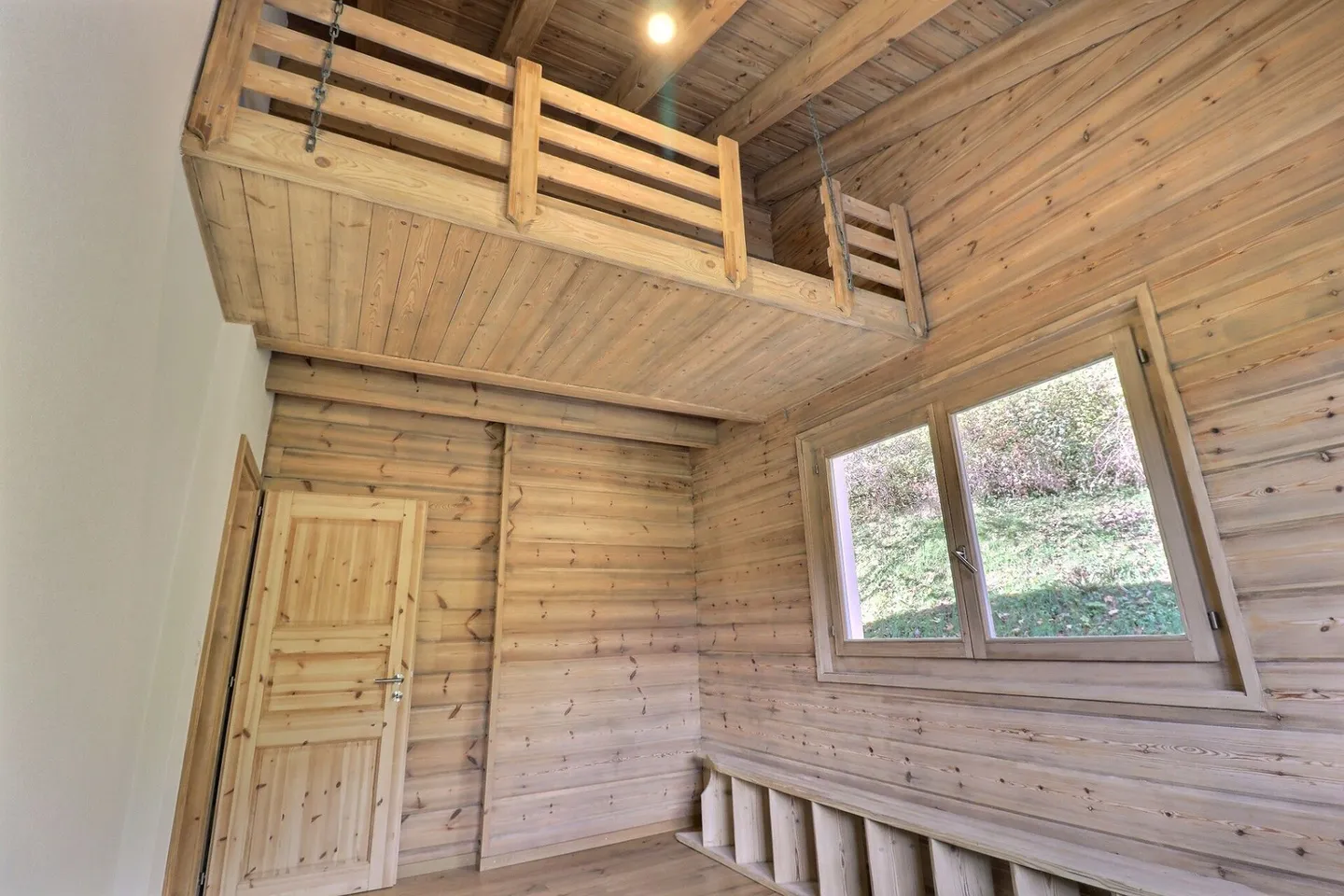 Chalet entièrement rénové avec beau jardin - Photo 13 sur 27