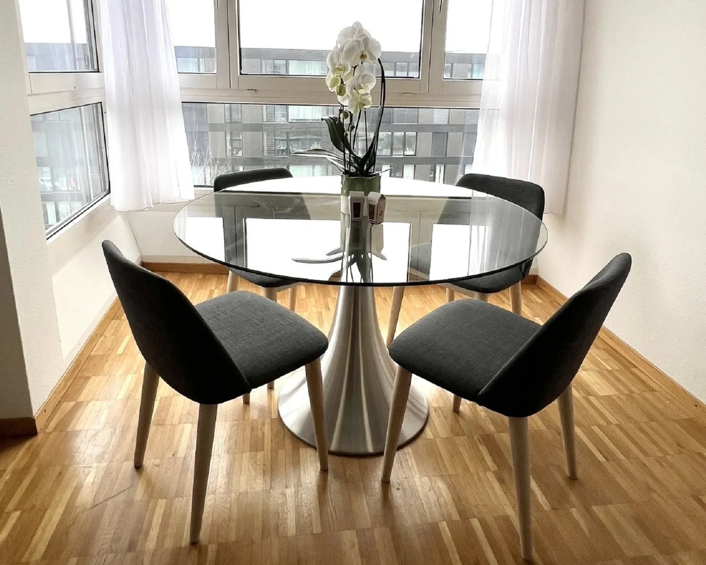 Appartement 2 pièces confortable dans un emplacement central à Zug - Photo 2 sur 7