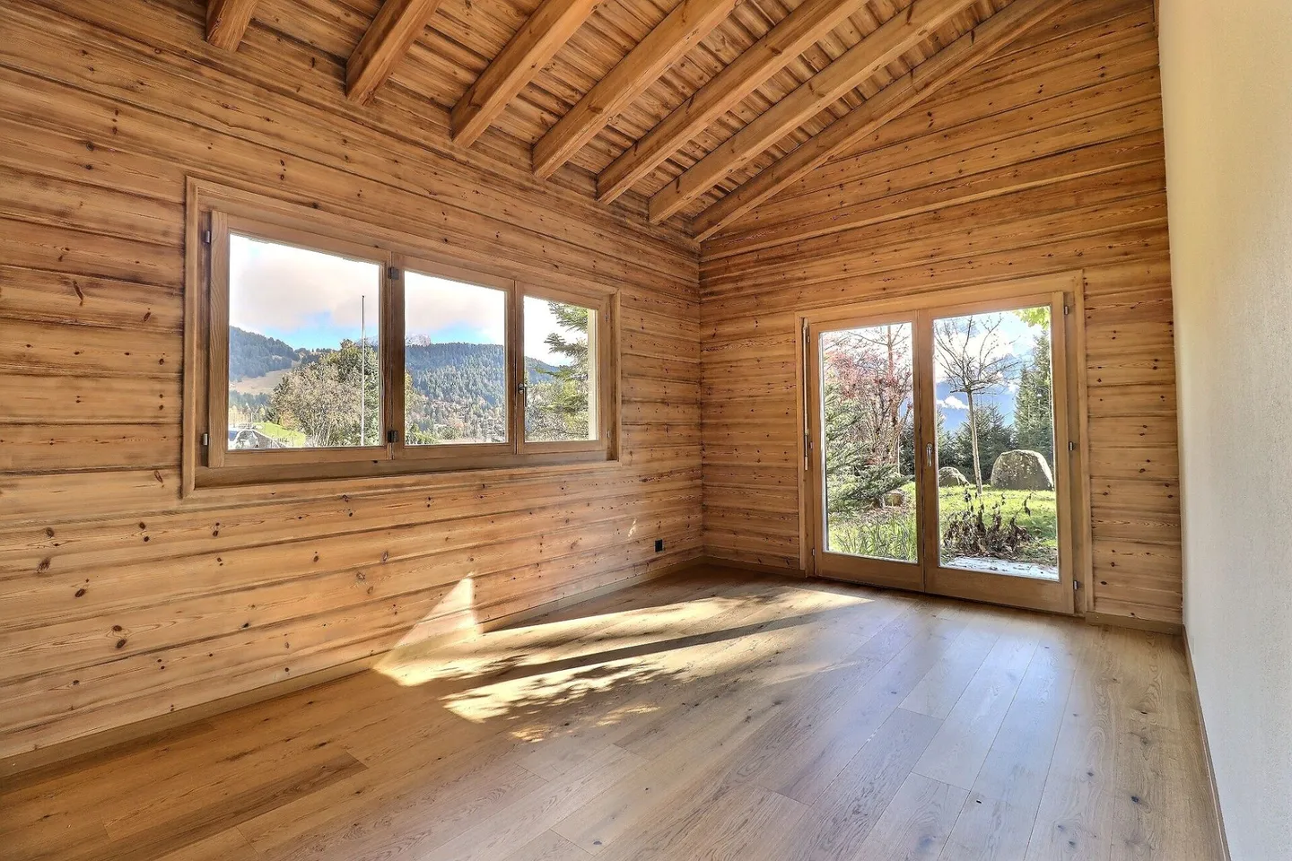 Chalet entièrement rénové avec beau jardin - Photo 11 sur 27