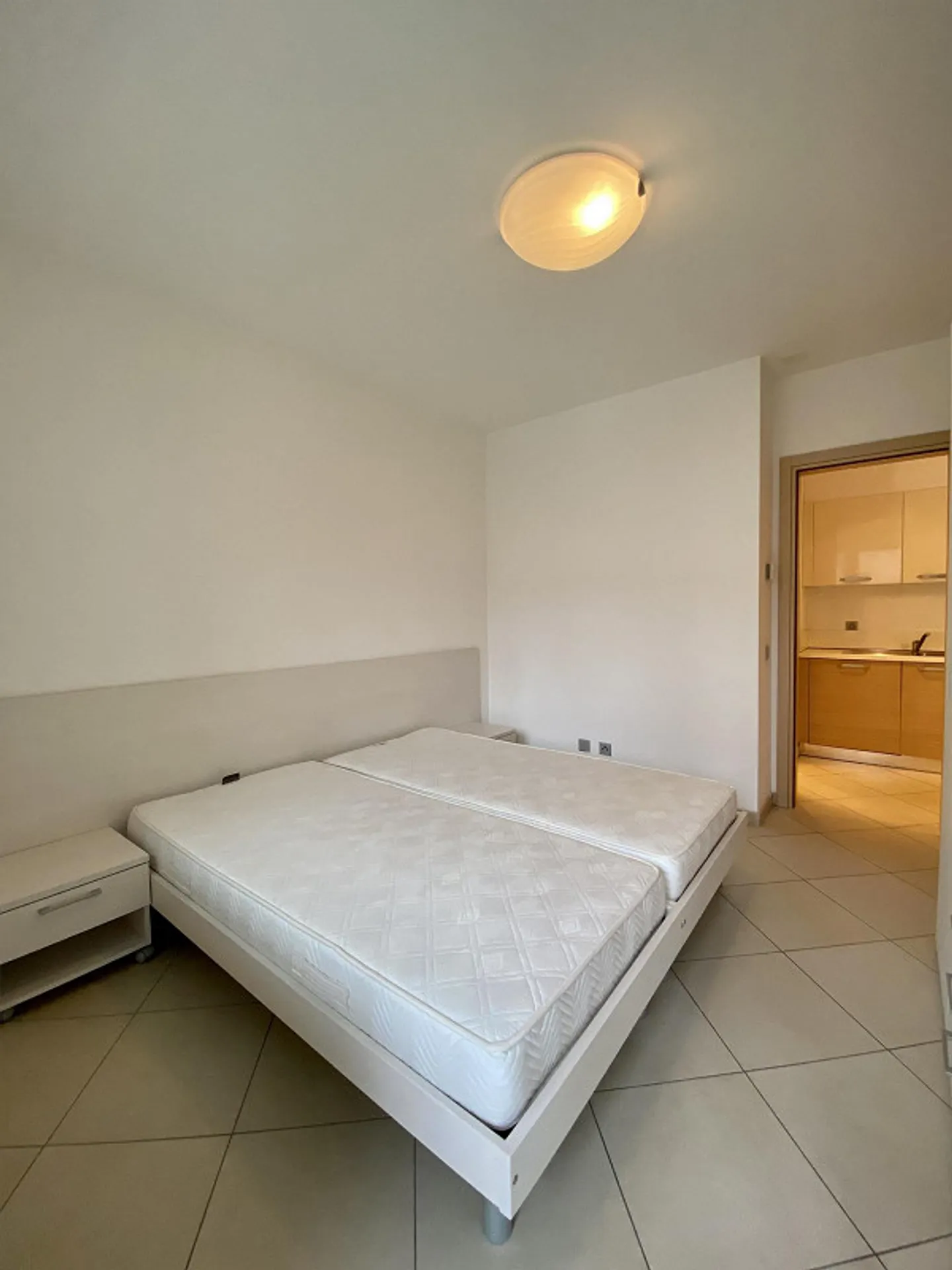ZENTRAL MÖBLIERTE ZWEI-ZIMMER-WOHNUNG - MAXIMAL 10 MONATE MIETE KEINE RESIDENZ - Foto 5 von 6