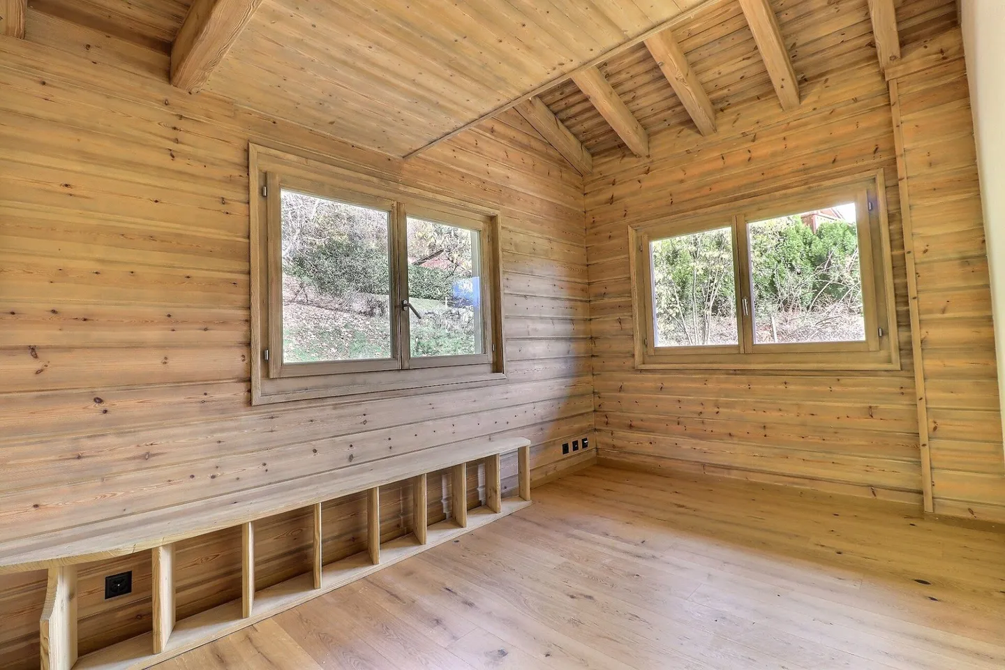 Chalet entièrement rénové avec beau jardin - Photo 14 sur 27