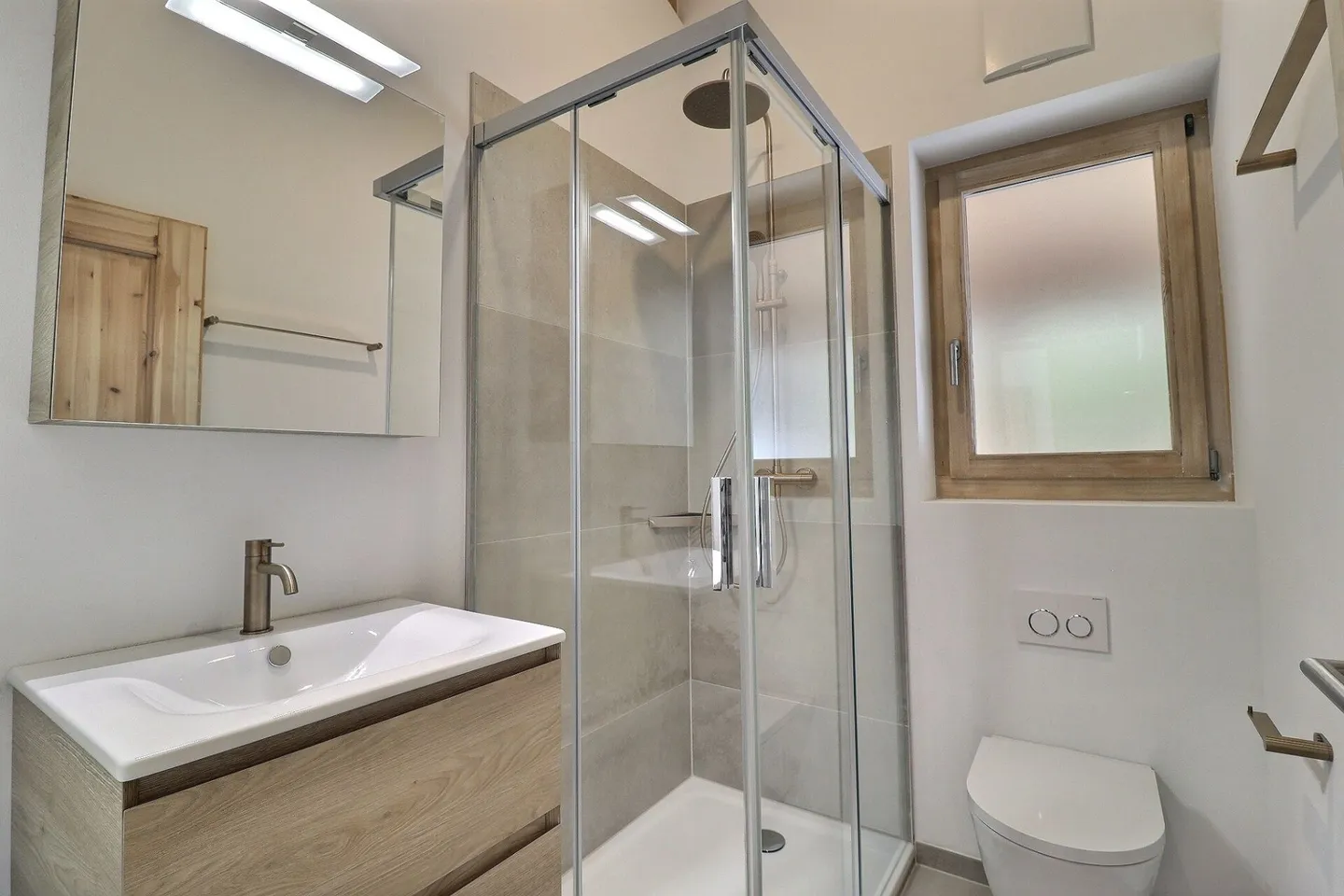 Chalet entièrement rénové avec beau jardin - Photo 15 sur 27