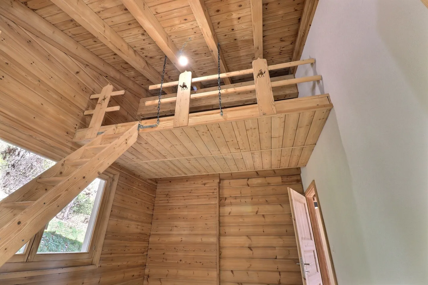 Chalet entièrement rénové avec beau jardin - Photo 16 sur 27