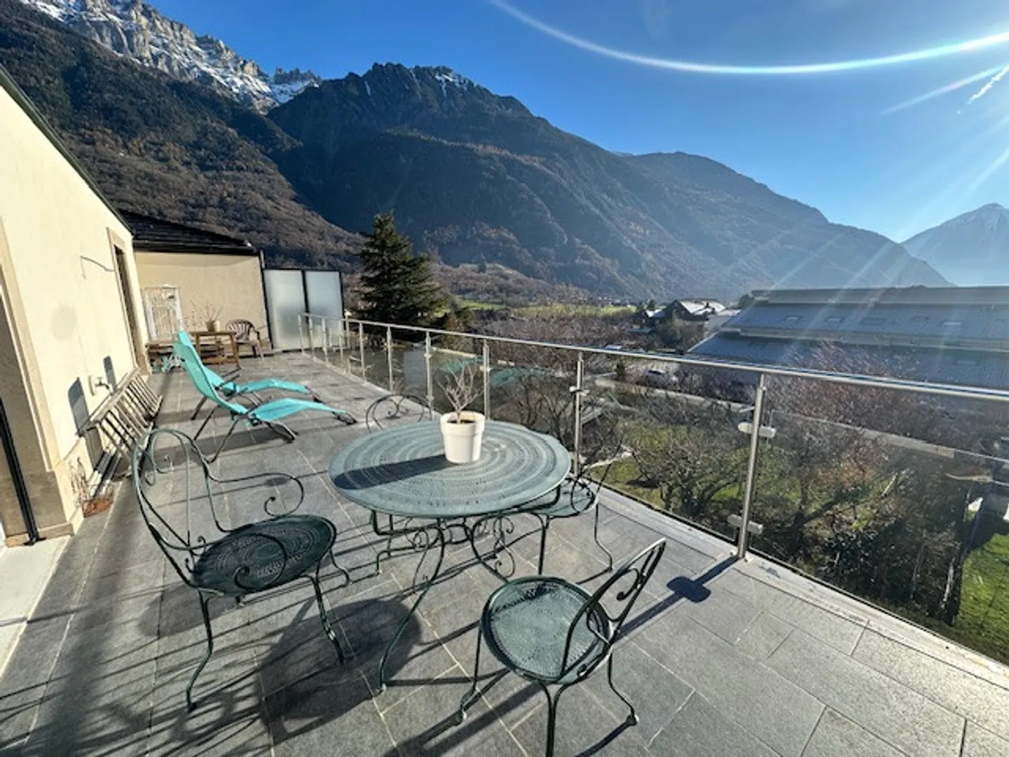 SCHÖNE PENTHOUSE-WOHNUNG IM ZENTRUM DES DORFES EVIONNAZ - Foto 1 von 15