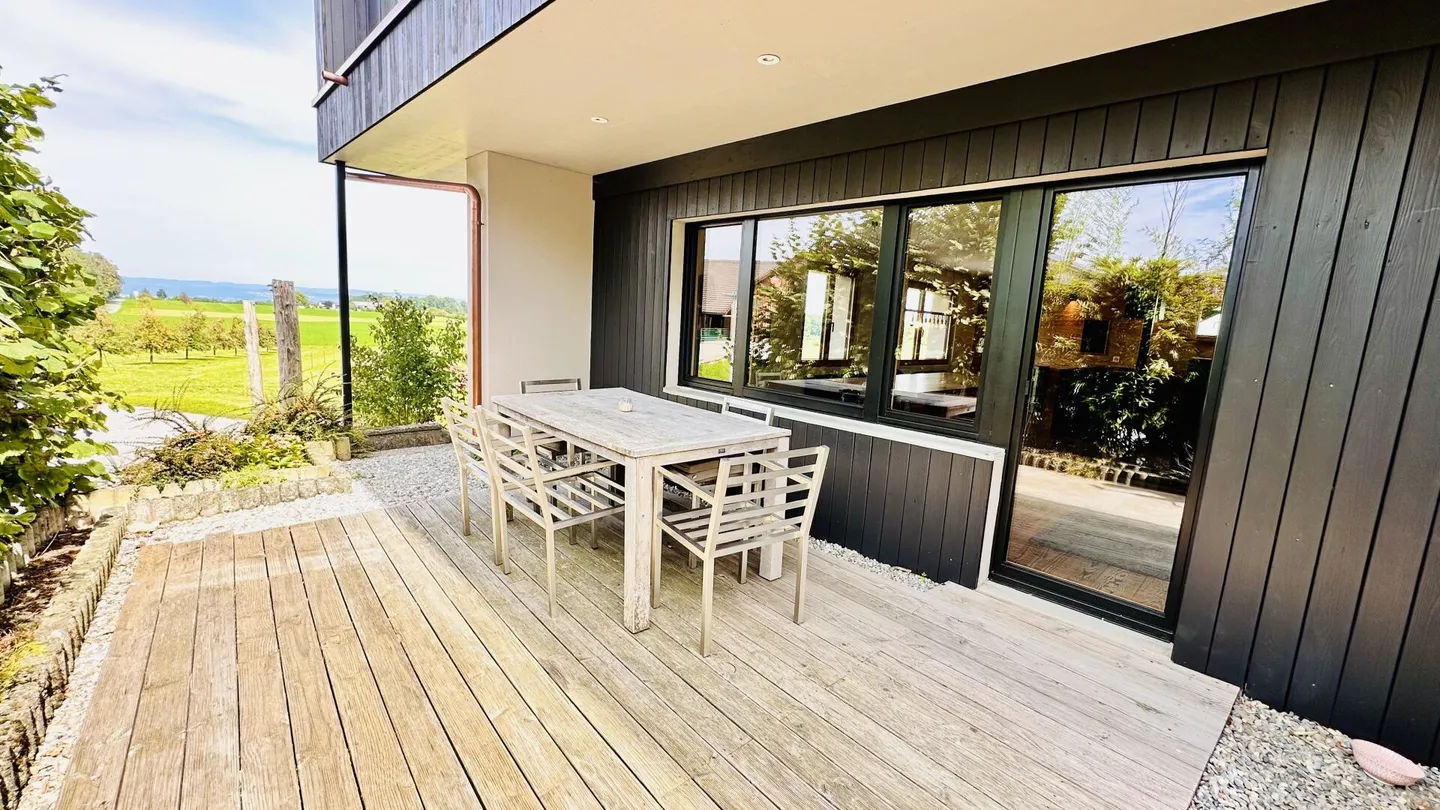 STYLISH, SPACIOUS AND WITH A DREAM VIEW - Photo 6 of 7