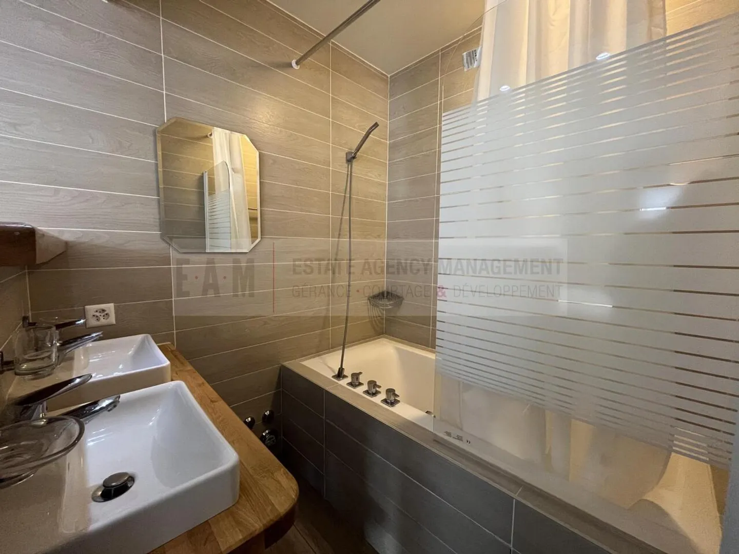 Appartement entièrement meublé (ou non meublé) proche de tout - Photo 5 sur 8