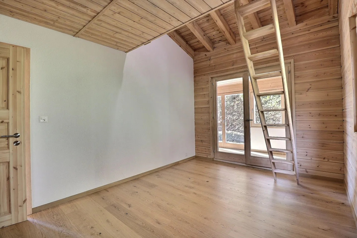 Chalet entièrement rénové avec beau jardin - Photo 17 sur 27