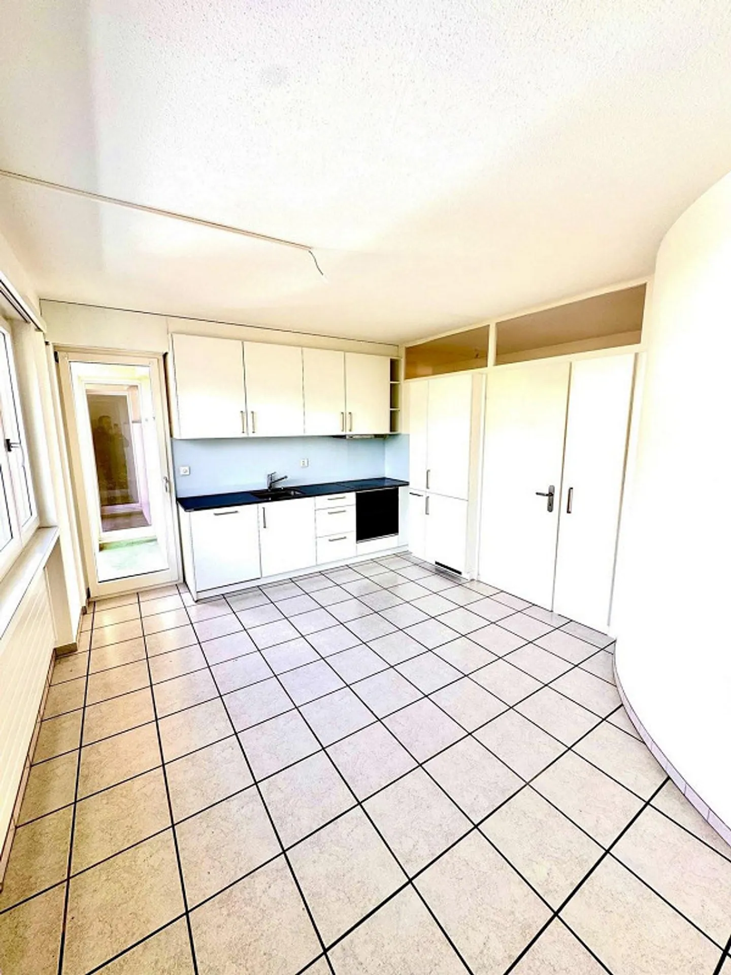 Sunny 4-room apartment in a paradise location in Nunningen - Photo 3 of 13