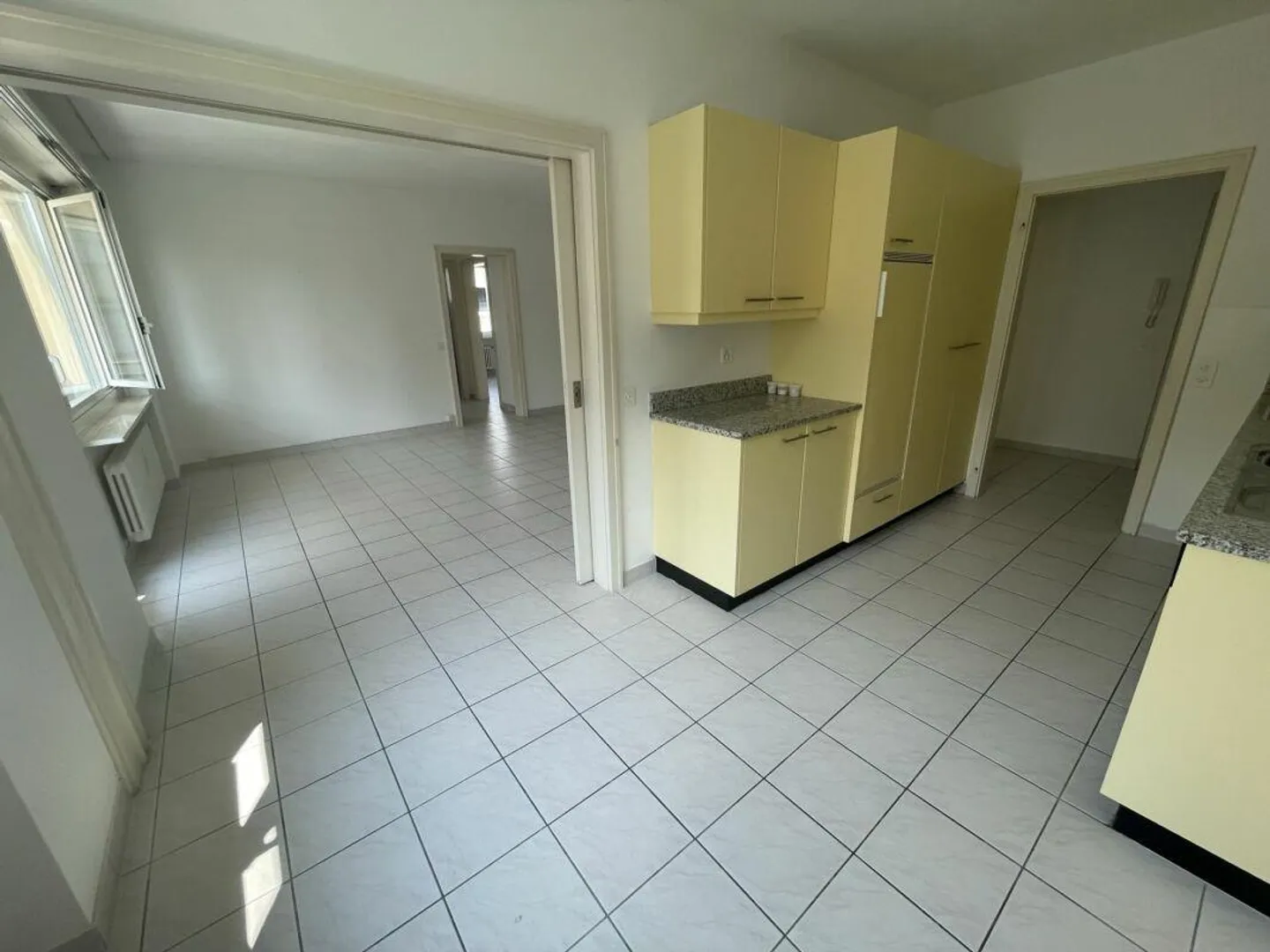 ASCONA - 3 1/2 Room Apartment, Ideal Location between Piazza and Lido Golf Course - Photo 7 of 10