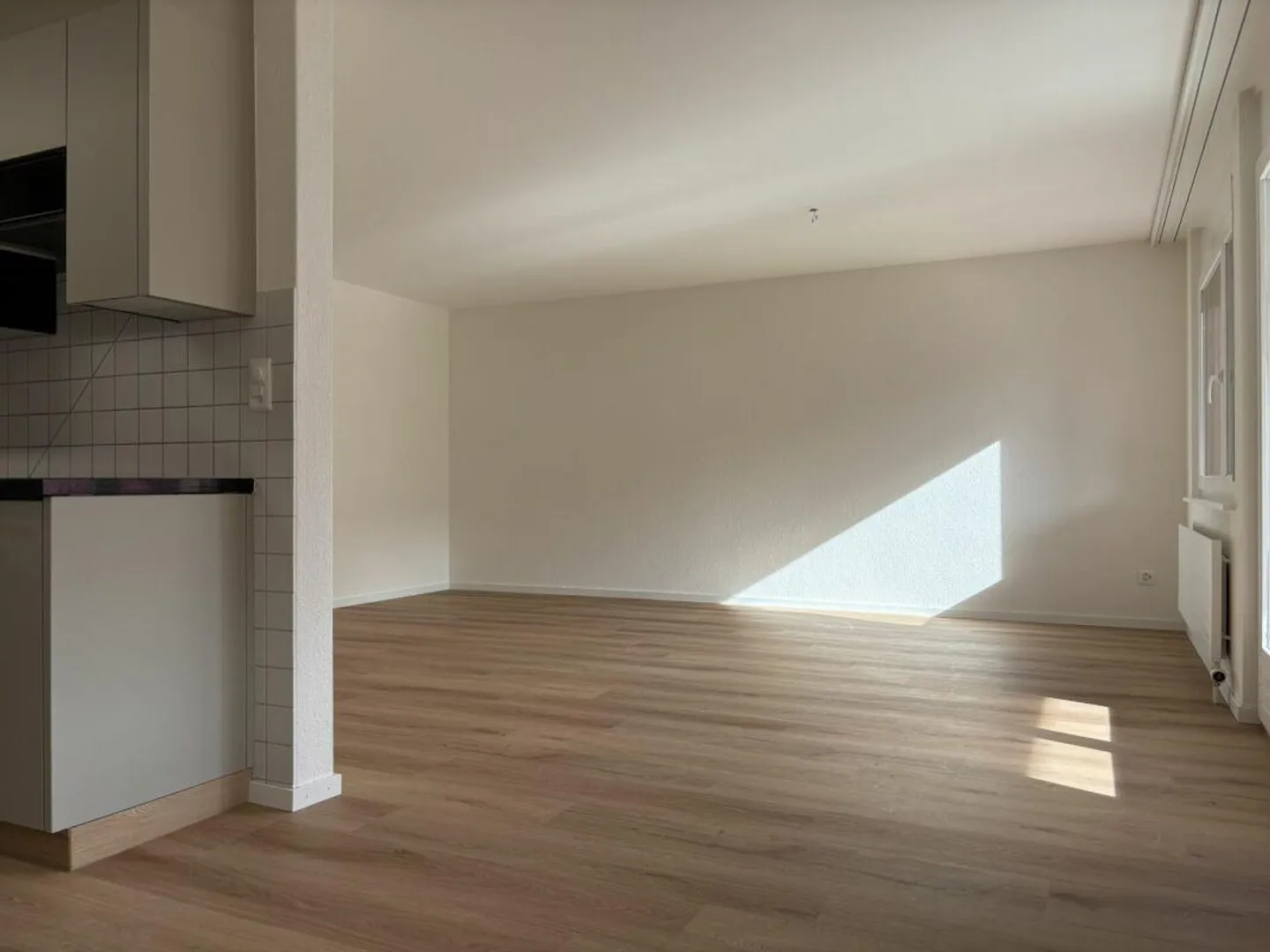 Spacious, family-friendly apartment - Photo 4 of 8