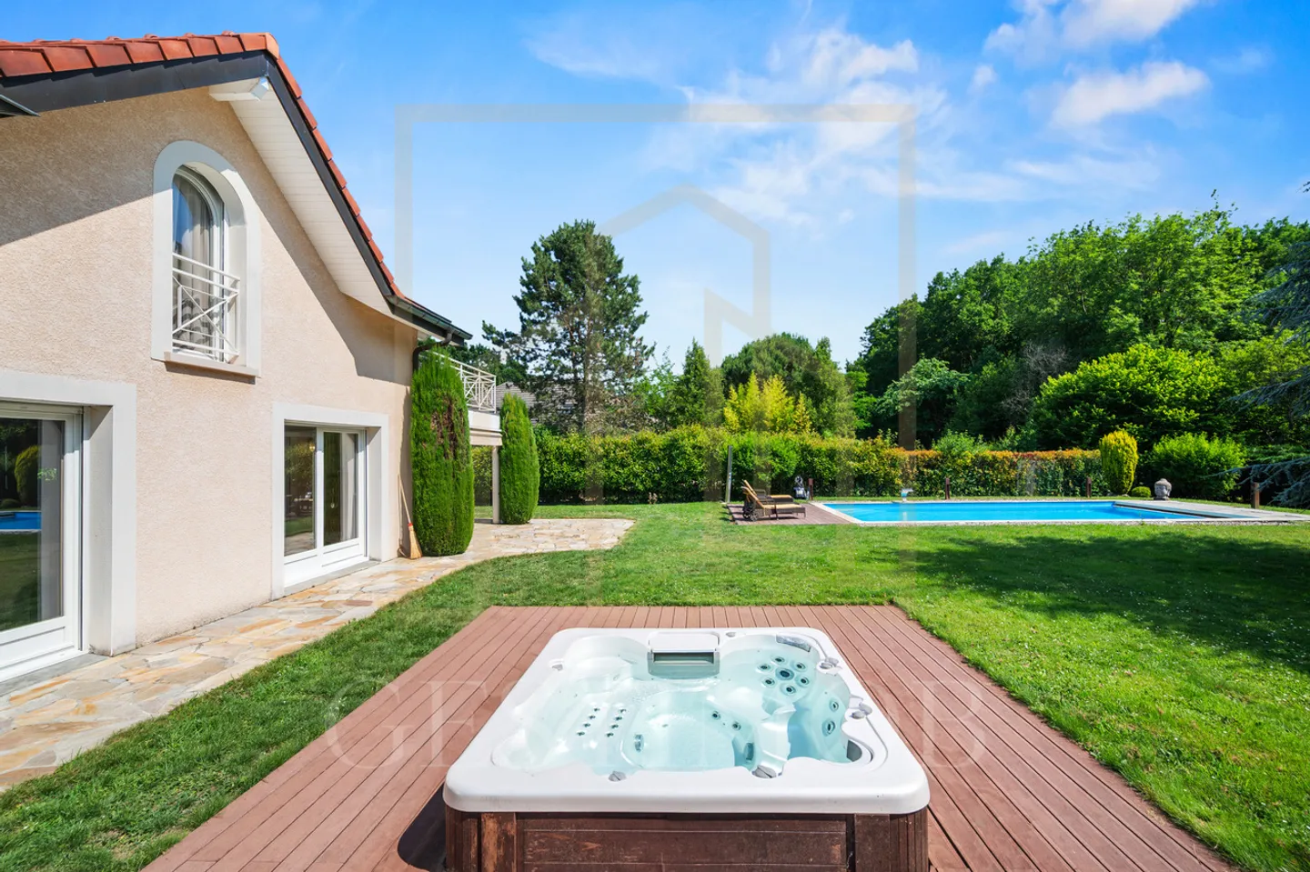 DIVONNE-LES-BAINS: MAGNIFICENT HOUSE WITH POOL & JACUZZI - Photo 4 of 13